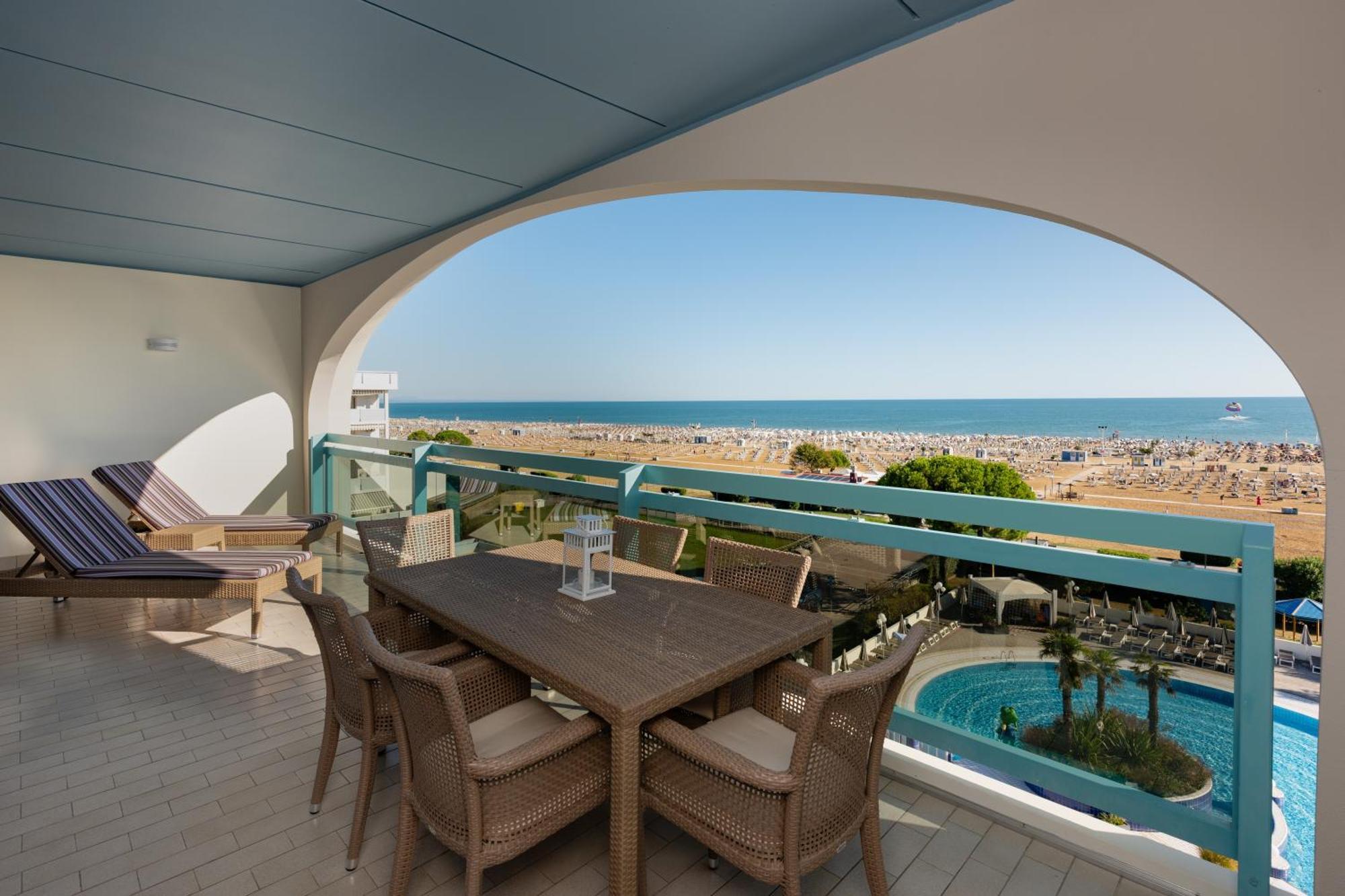 Two-Bedroom Apartment Sea View