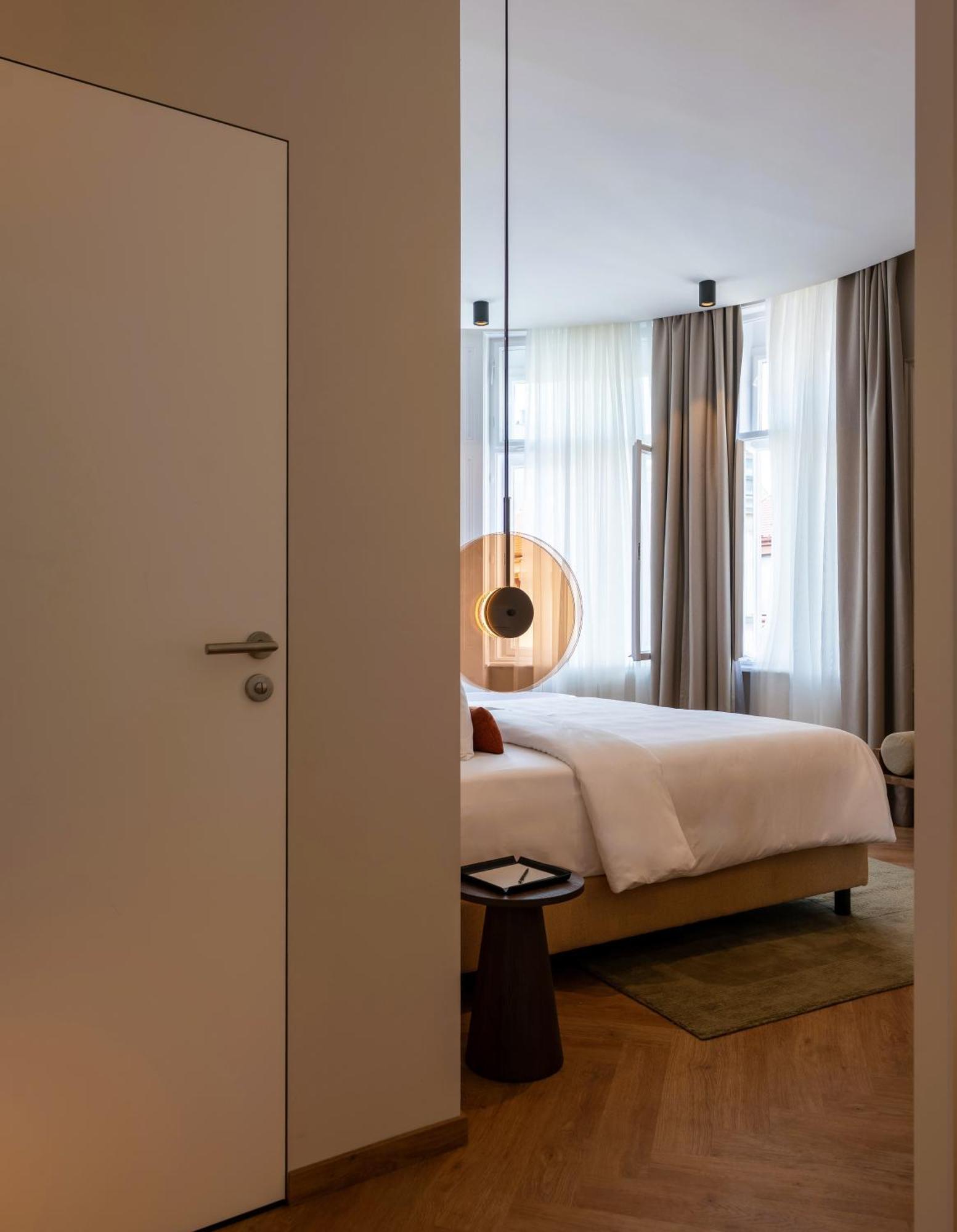Deluxe Double Room Bath Premium