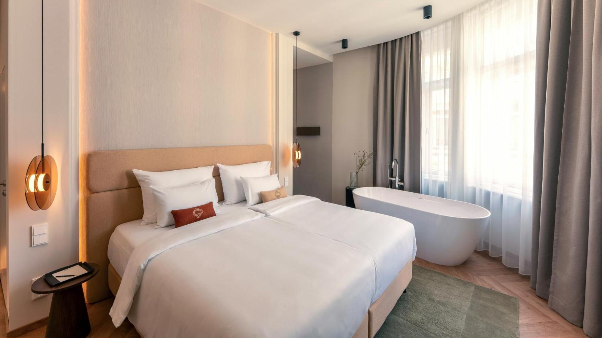 Deluxe Double Room Bath Premium