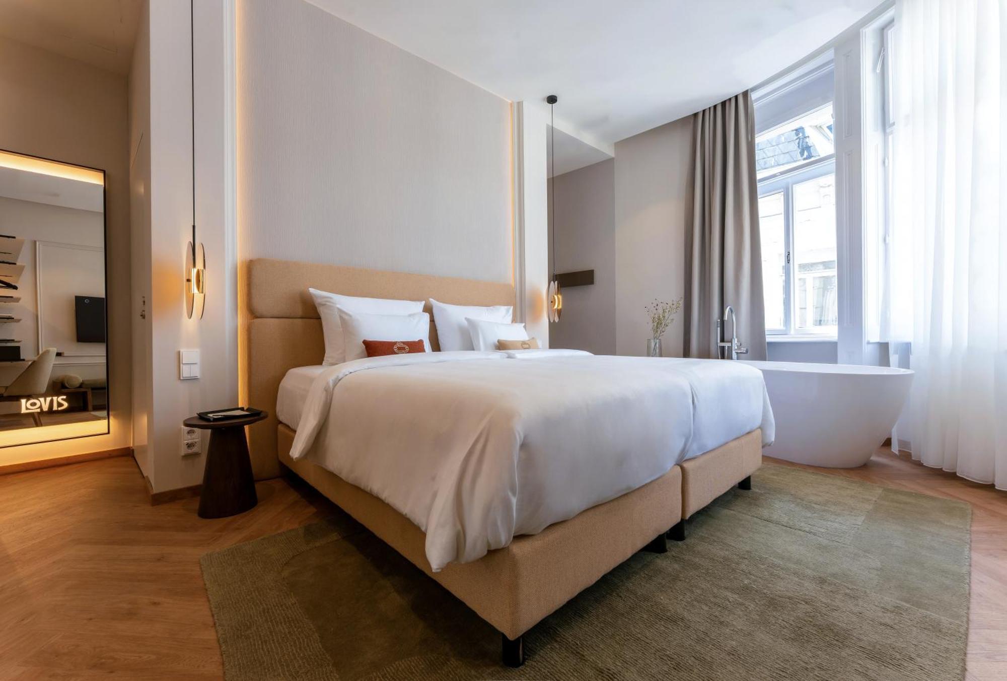 Deluxe Double Room Bath Premium