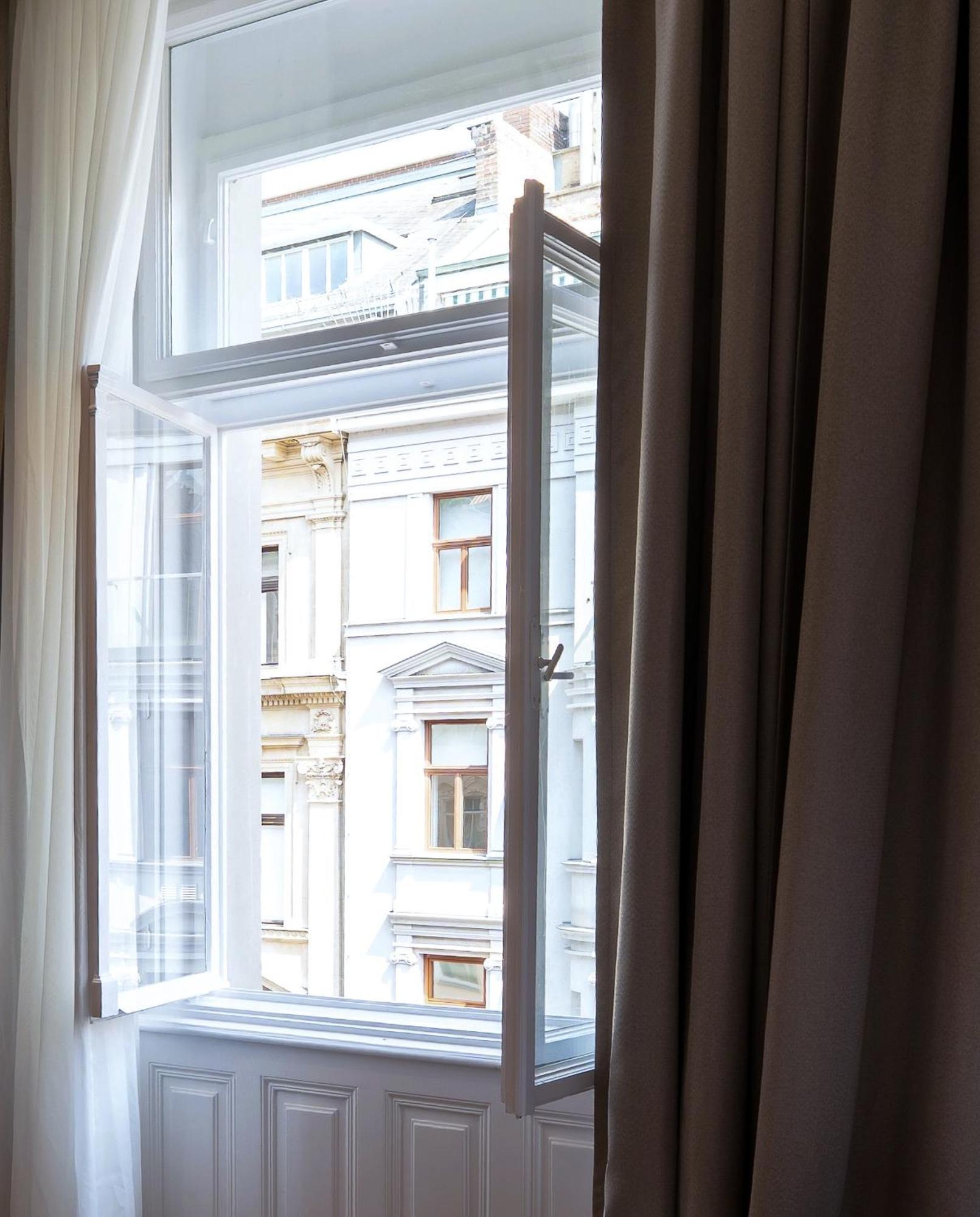 Deluxe Double or Twin Room City View Signature View