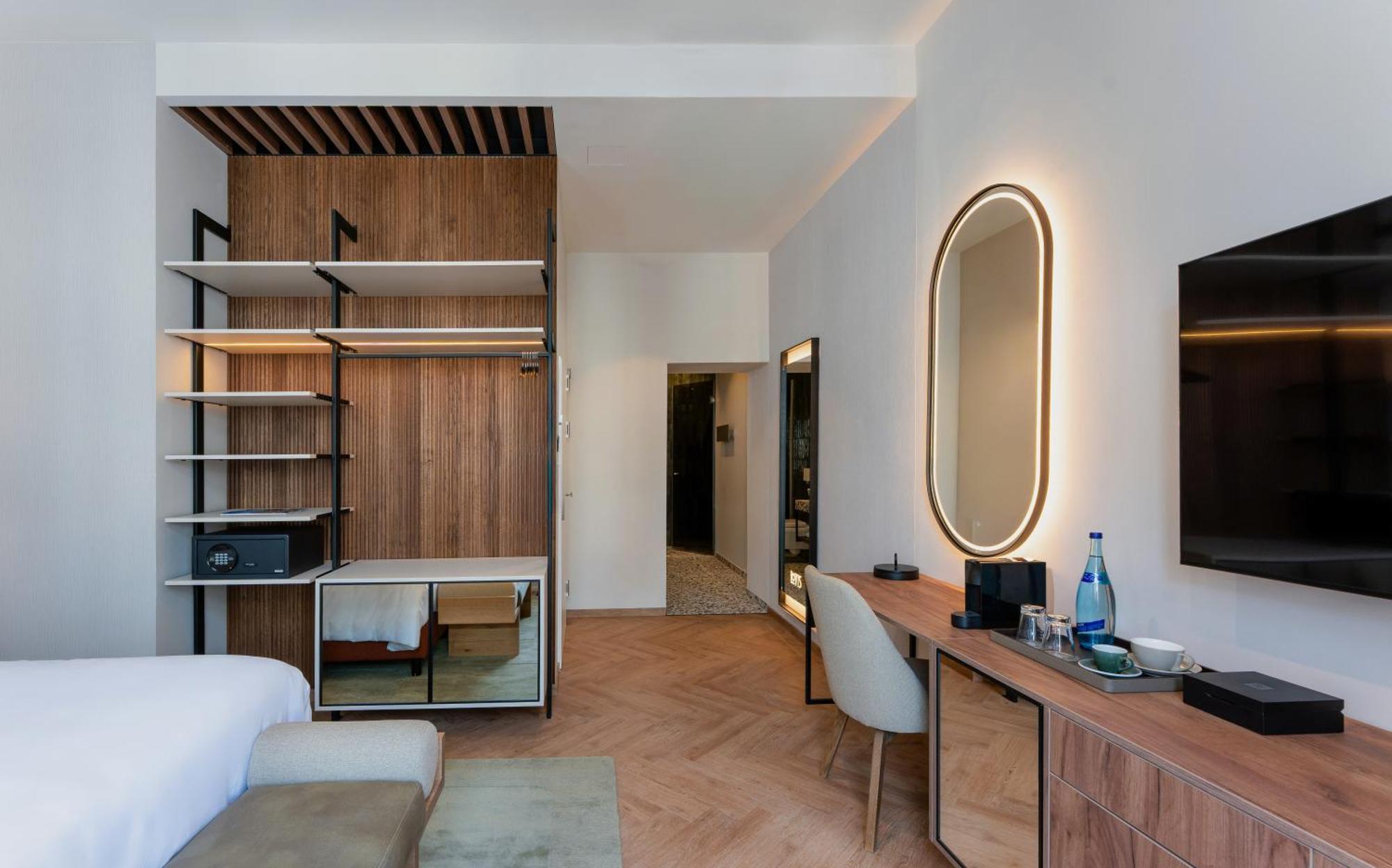 Deluxe Double or Twin Room City View Signature View