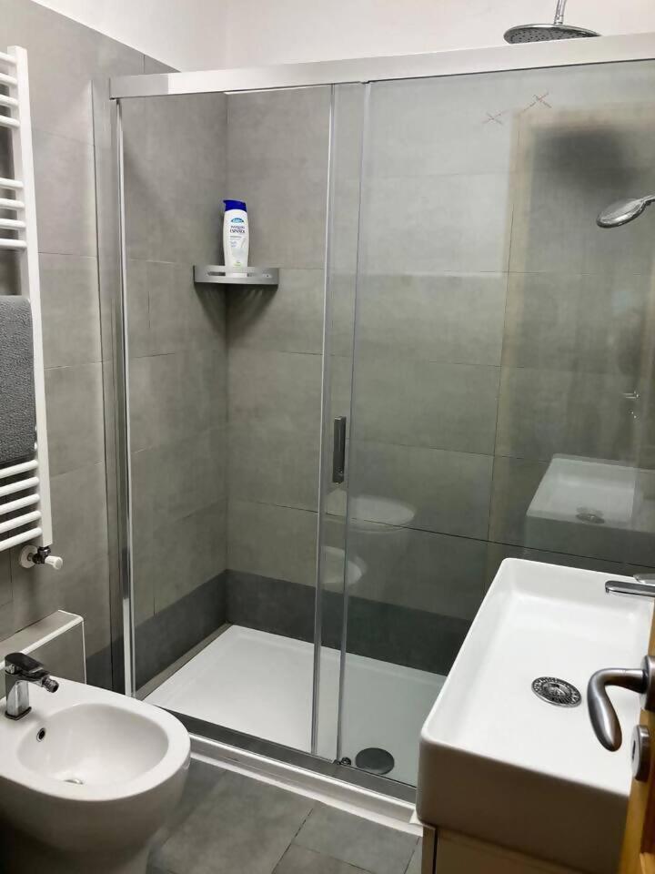 Camera Matrimoniale con Bagno in Comune