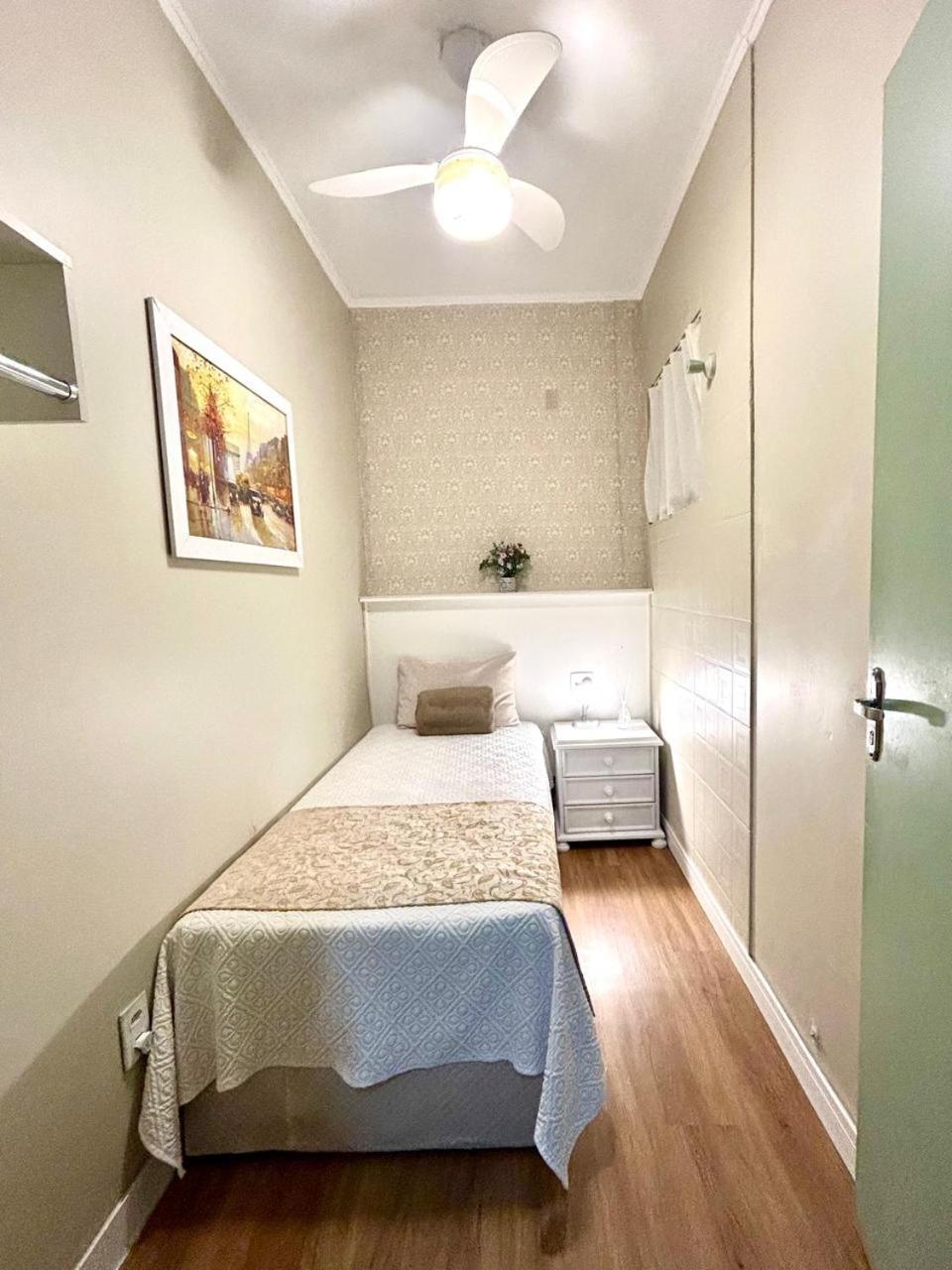 Quarto Individual com Banheiro Compartilhado