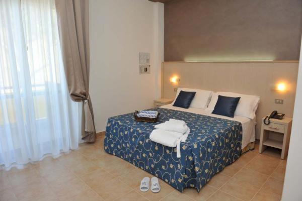 Double or Twin Room Sea View