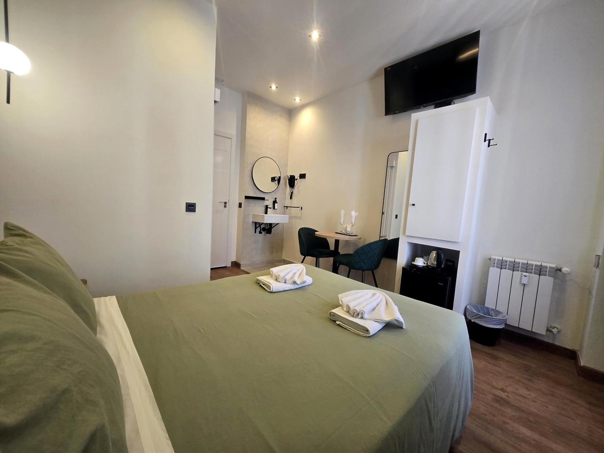 Double Room,1746921678:JPEG