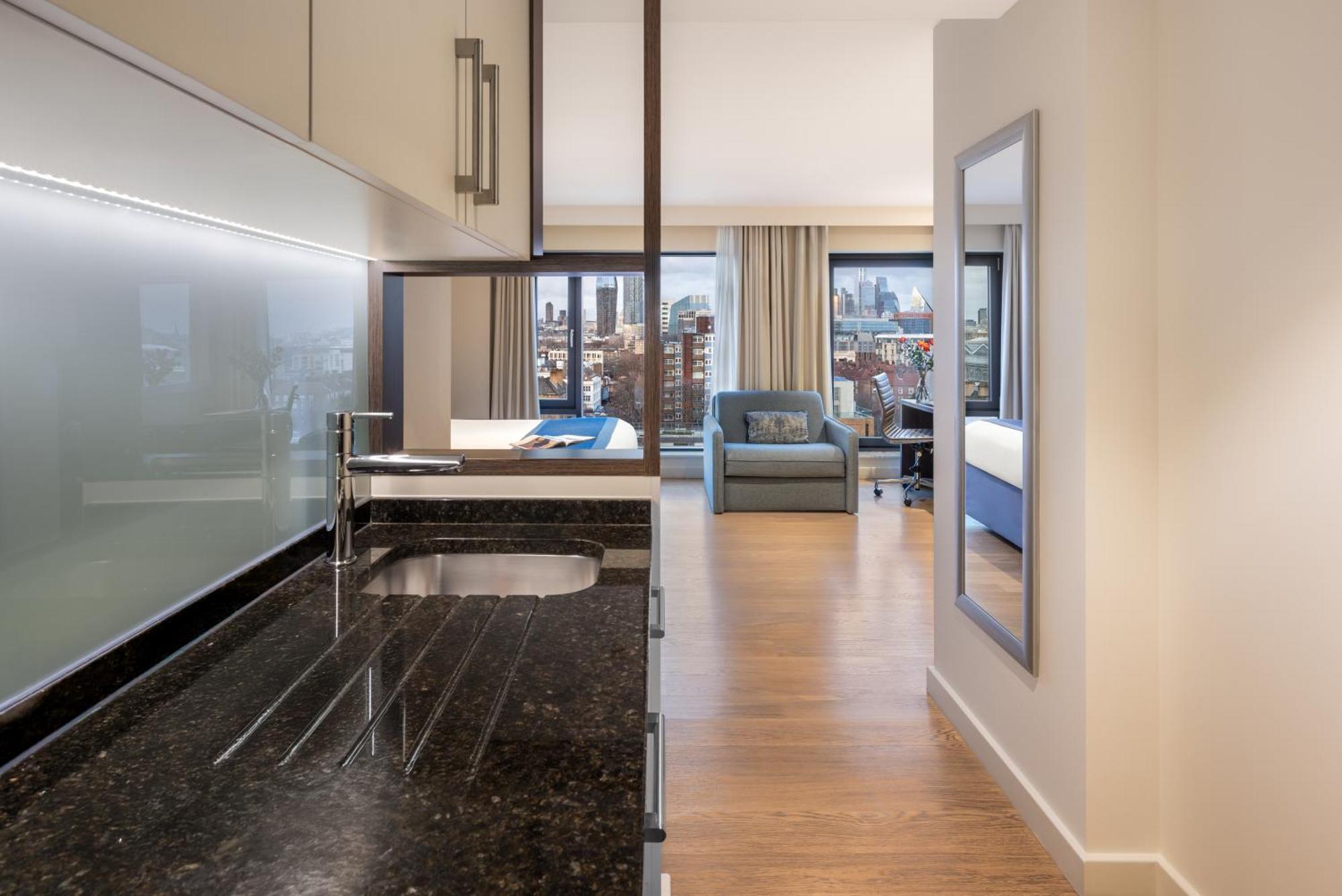 Premium Studio City View 1 King Bed