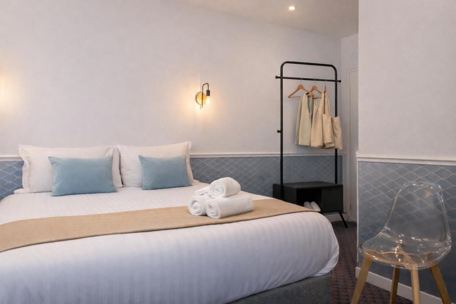 2 Adjoining Double Rooms
