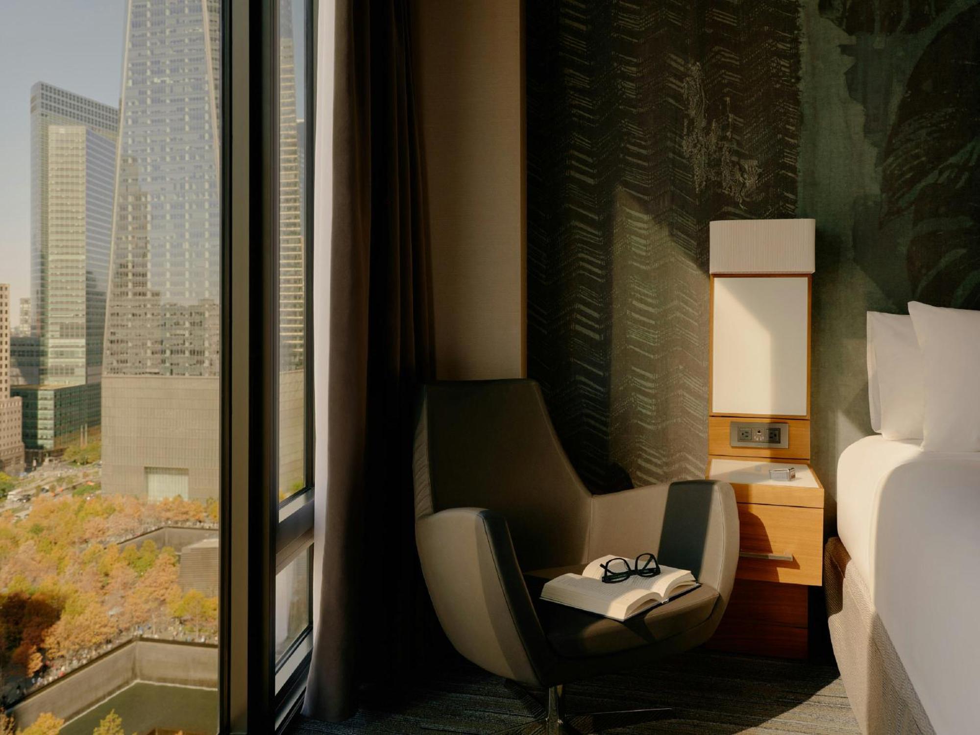 Superior King Room City River View