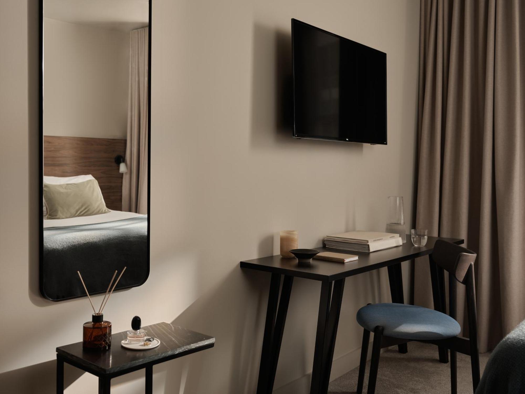 Compact Room Lower Ground