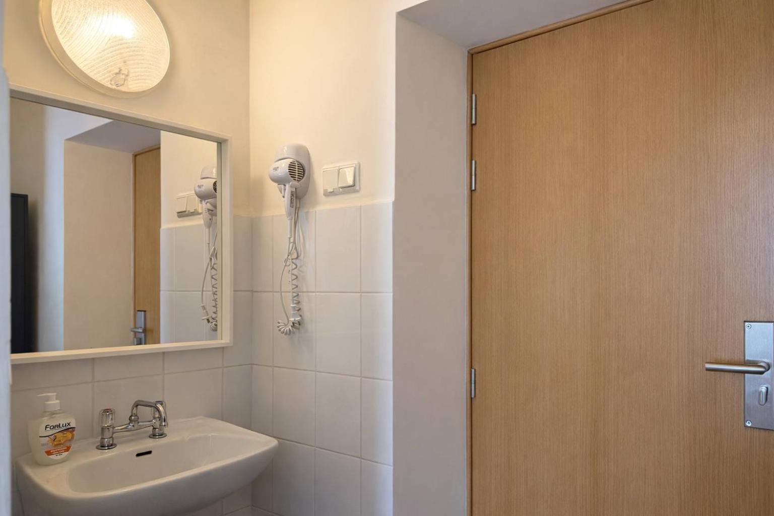 Habitación Individual con baño compartido