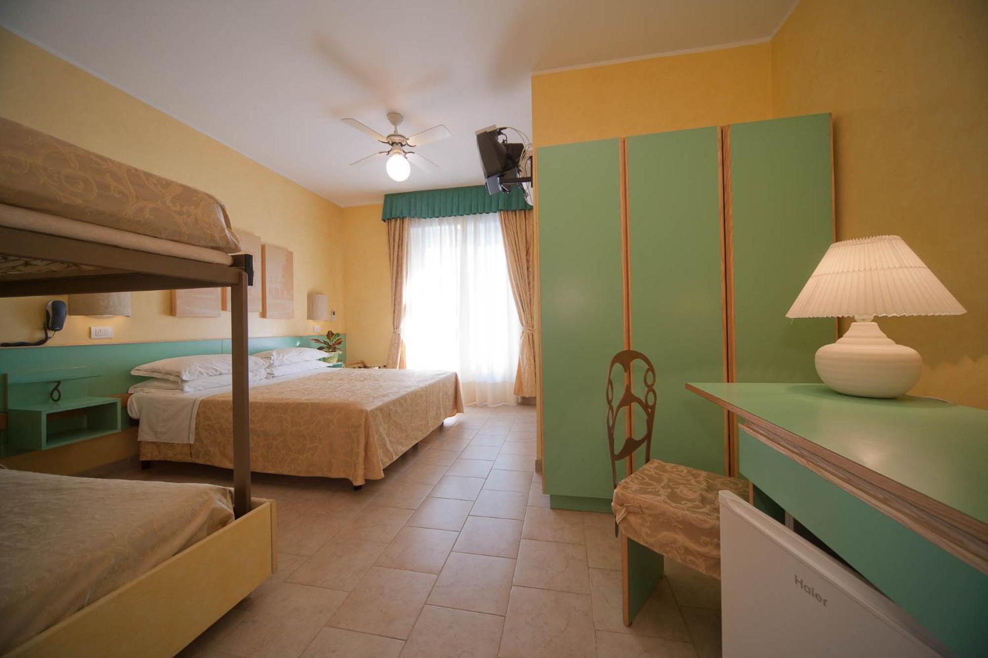 Quadruple Room,1749108040:JPEG