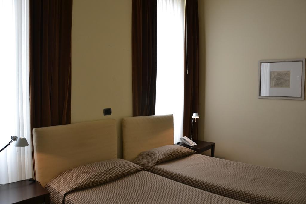 Twin Room,1216176109:JPEG