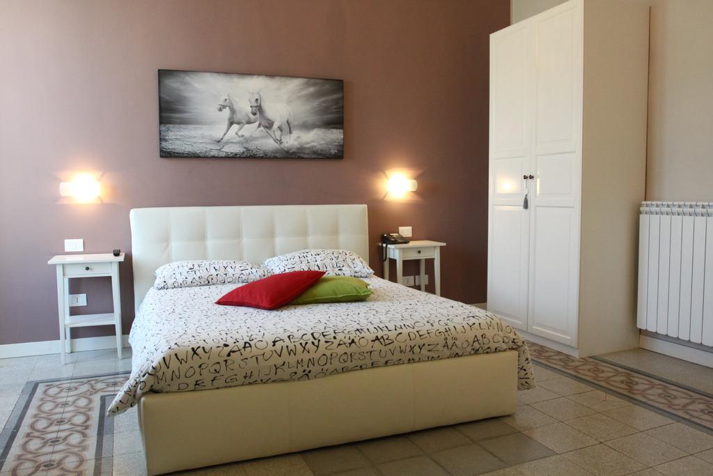 Queen Room,1586140239:JPEG