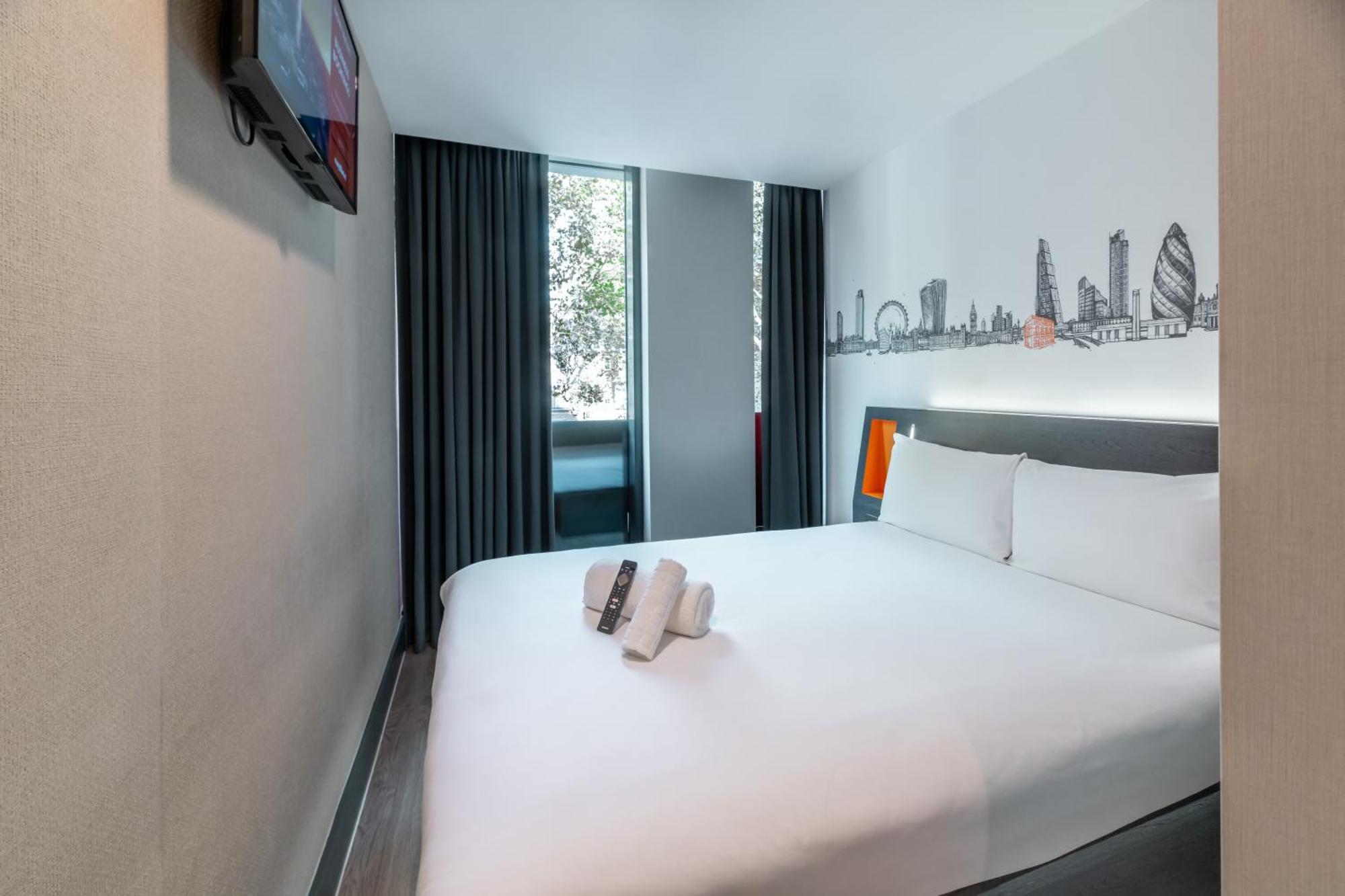 Double Room Window,1756569980:JPEG