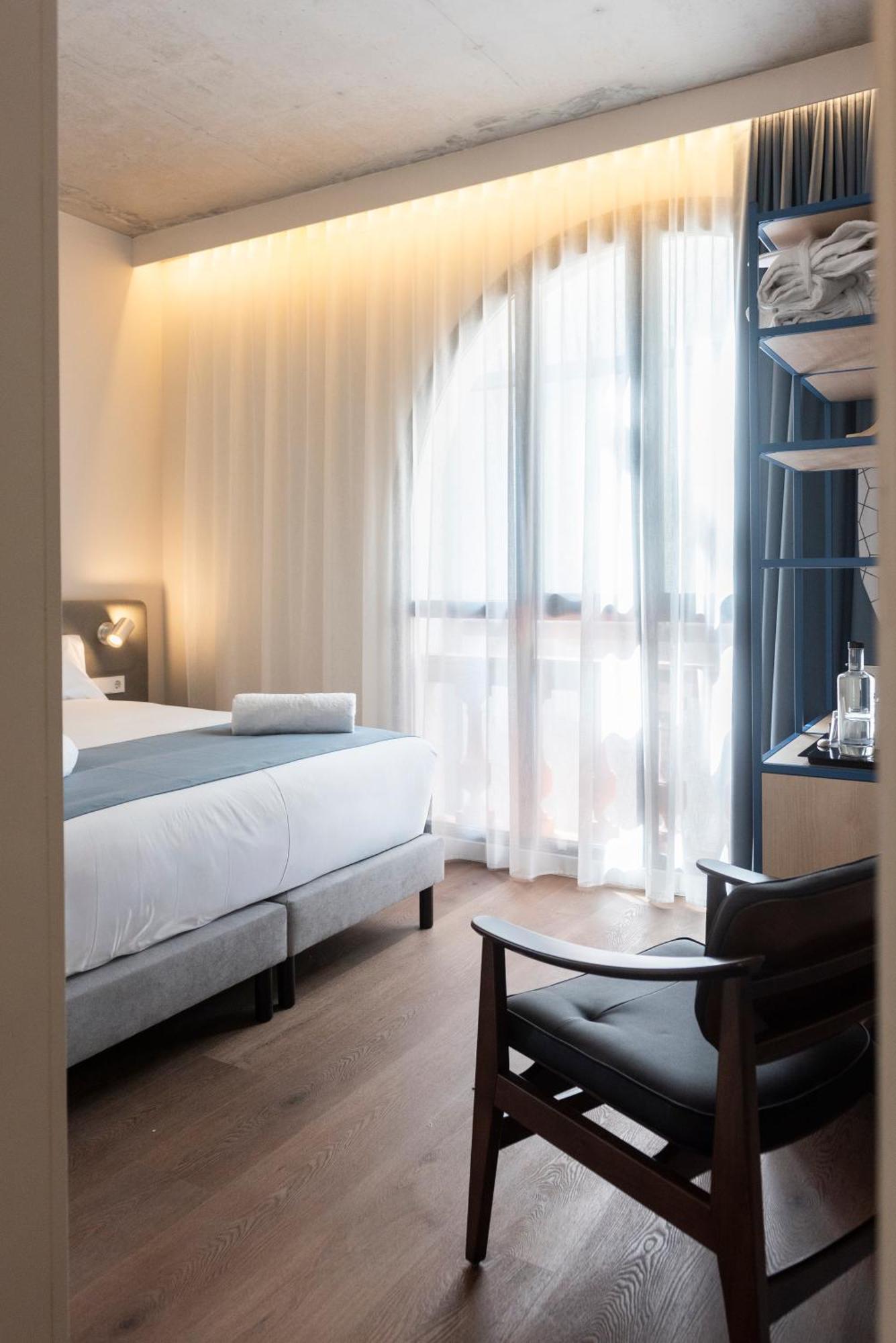 Standard Double Room,1756587469:JPEG