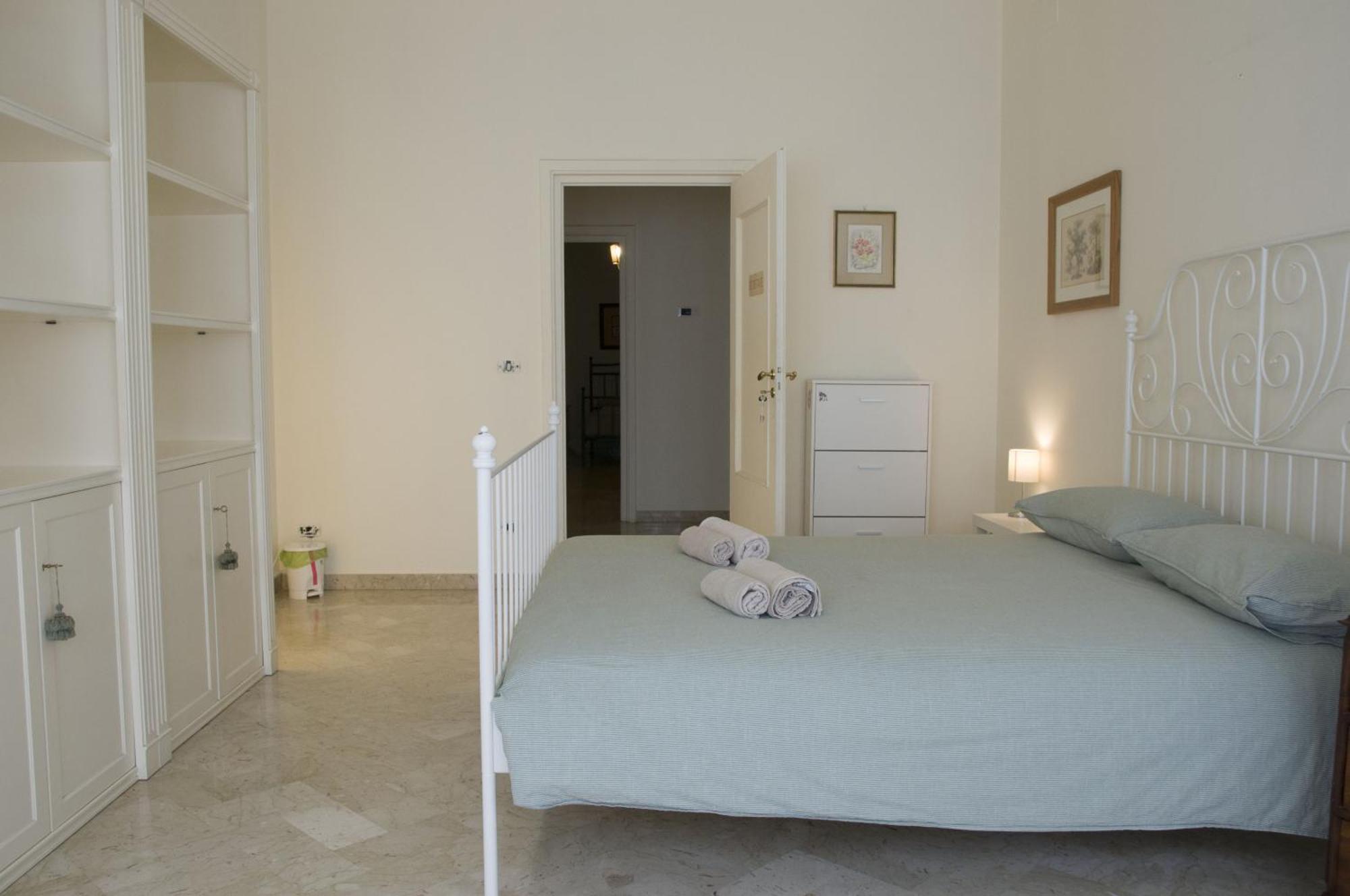 Double Room,1756830469:JPEG