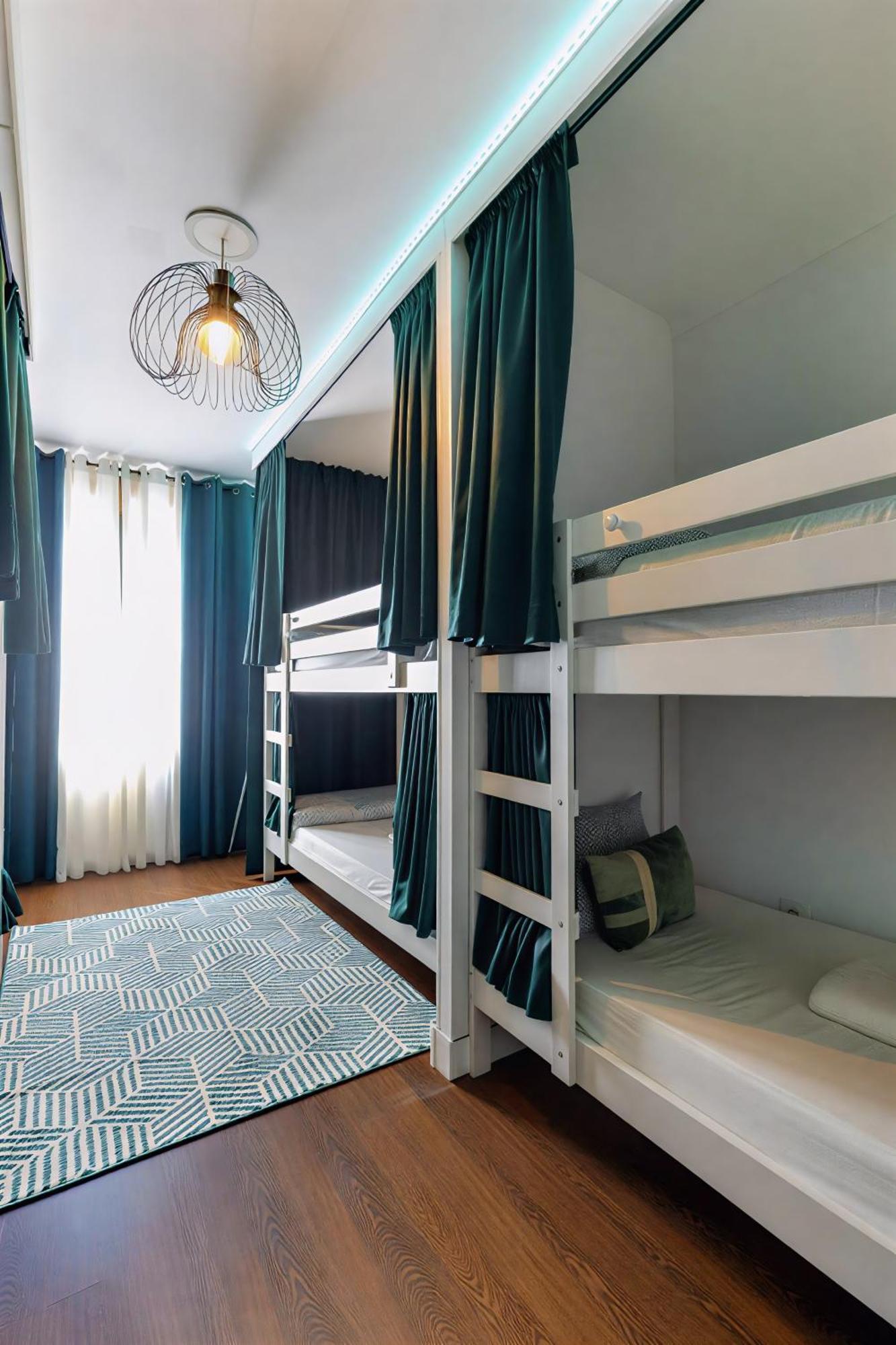 Bed 8-Bed Dormitory Room