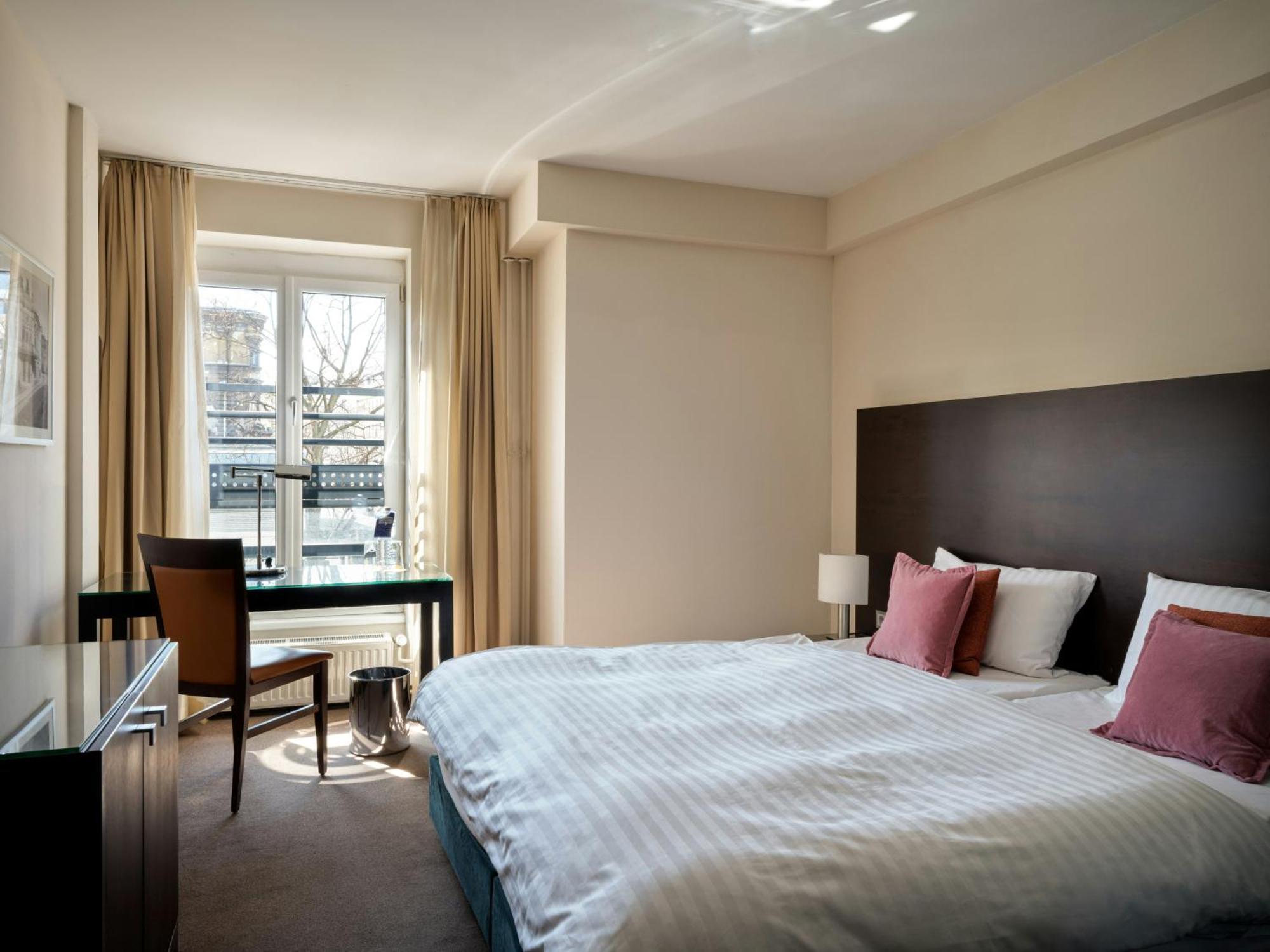 King Room,1758263313:JPEG