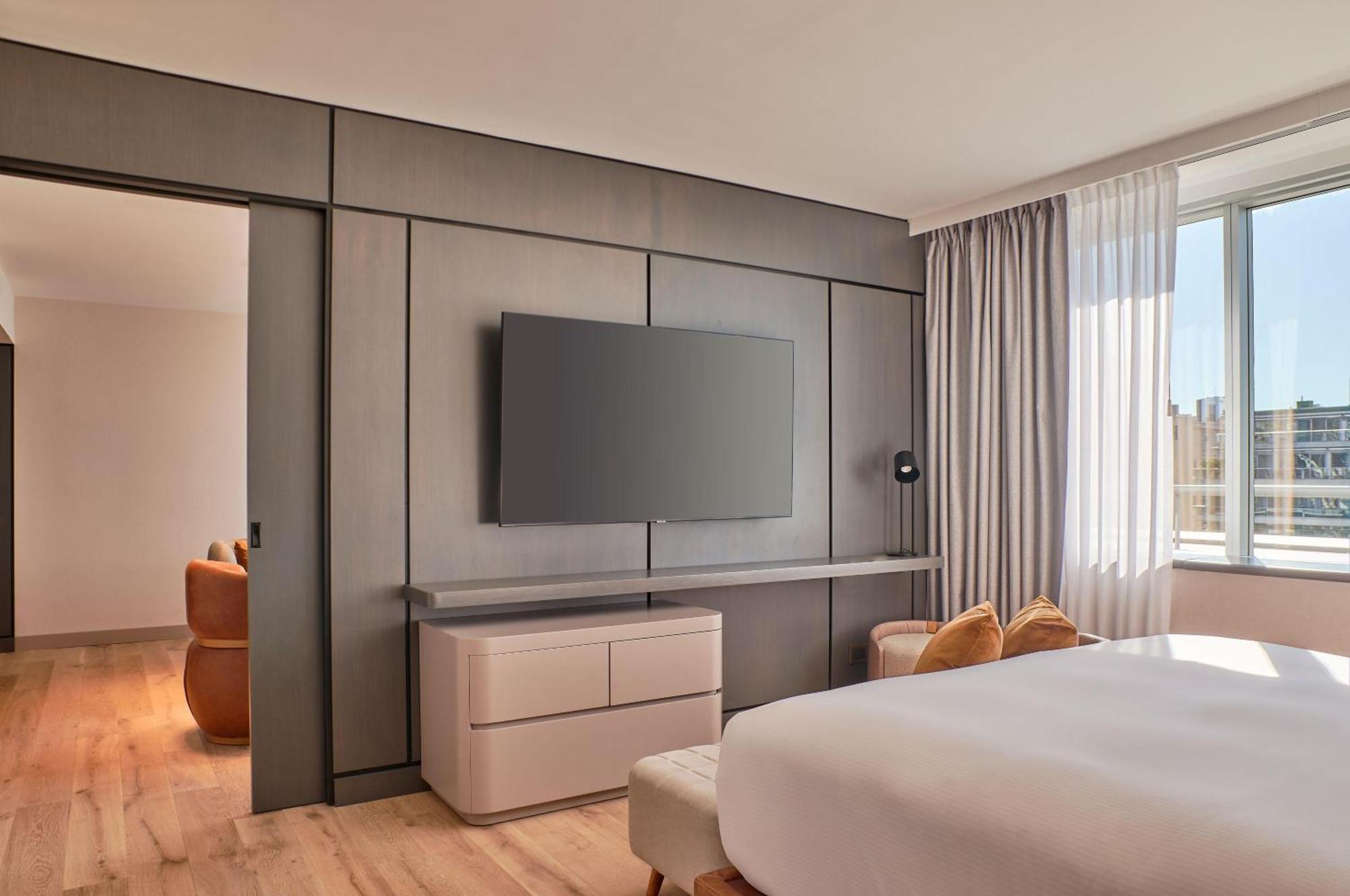 Executive King Petite Suite,1758302333:JPEG