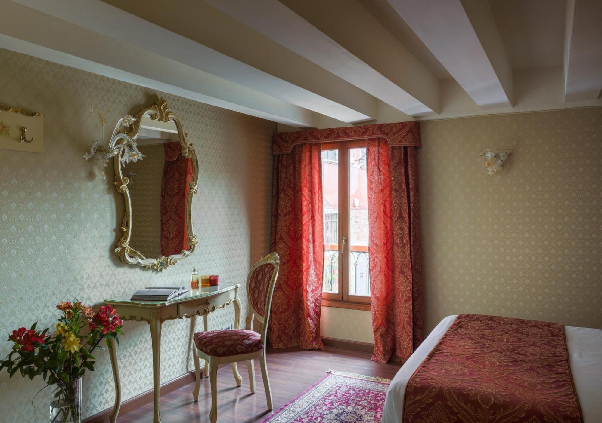 Deluxe Room,1758315448:JPEG