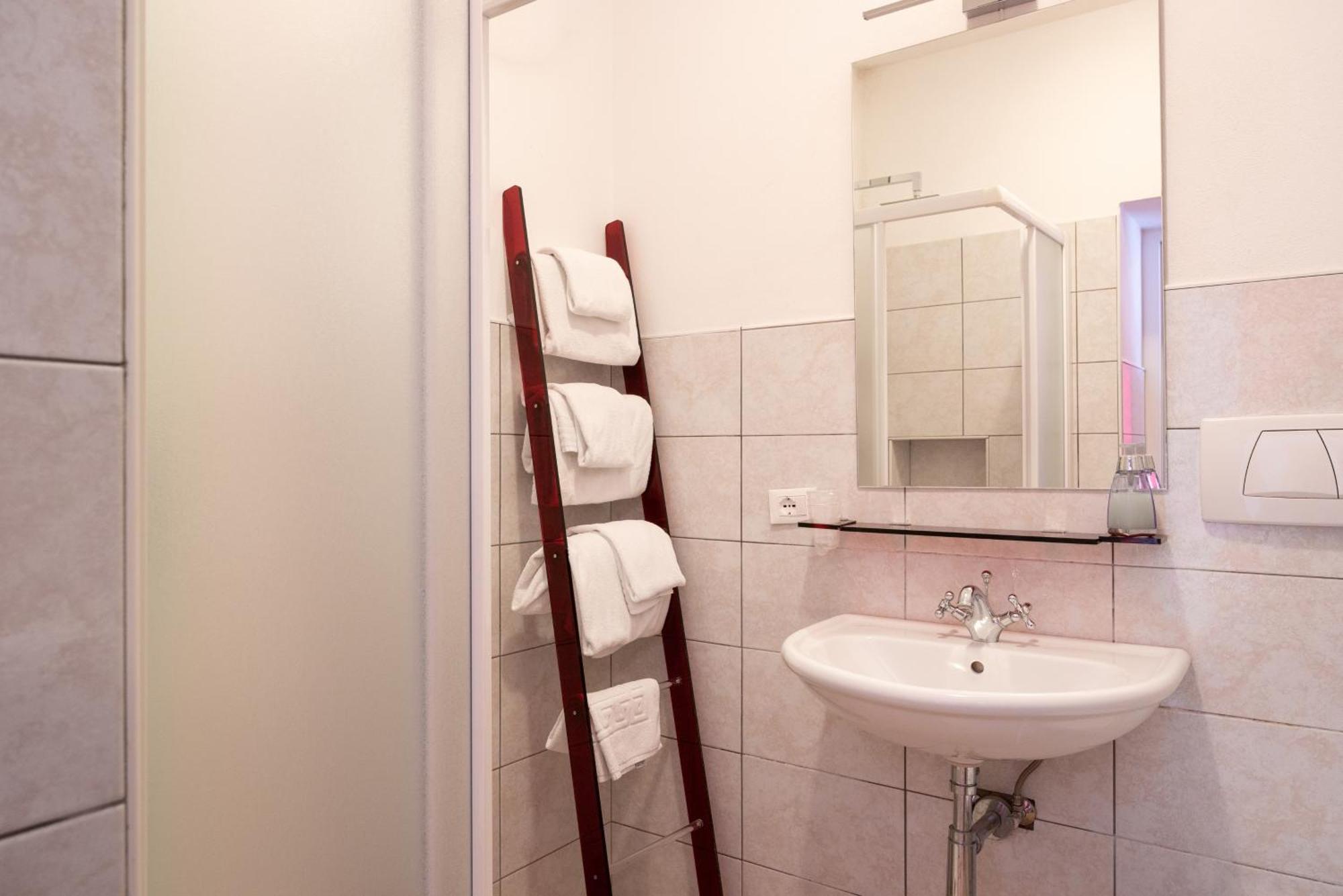 Triple Room,403438179:JPEG