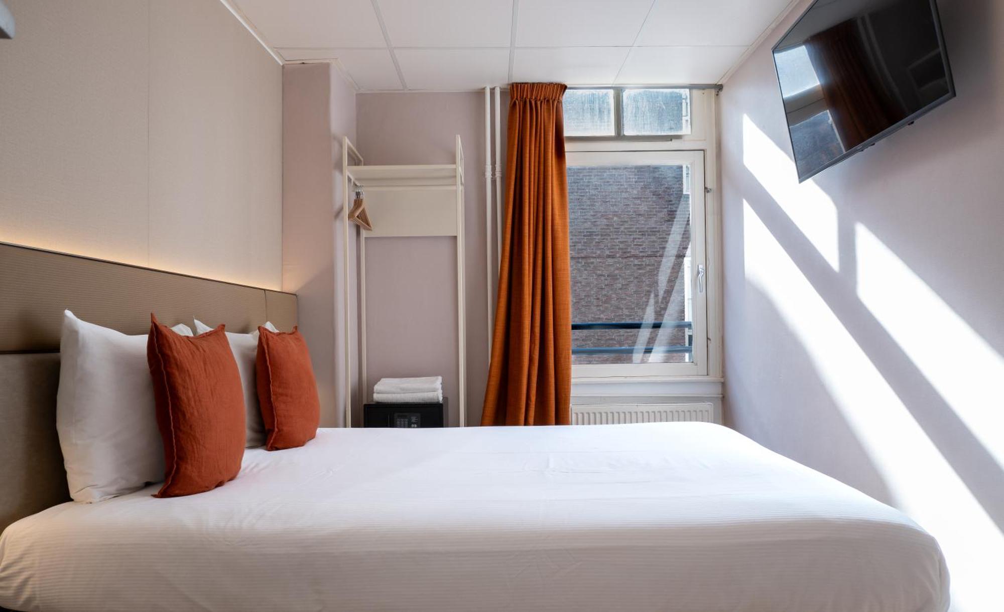Double Room Private Bathroom