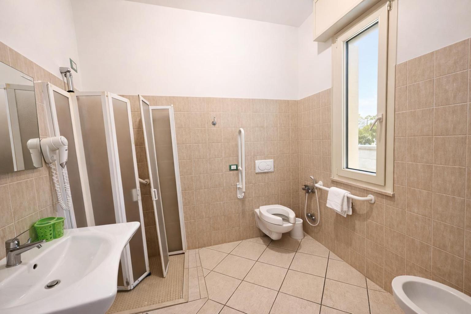 Quadruple Room,1758380505:JPEG