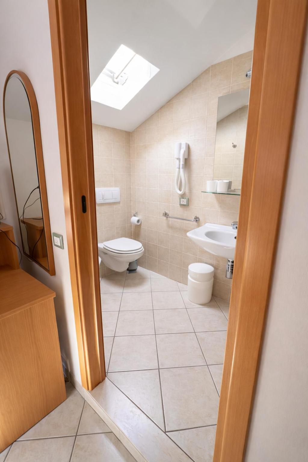 Small Double Room,1758380493:JPEG