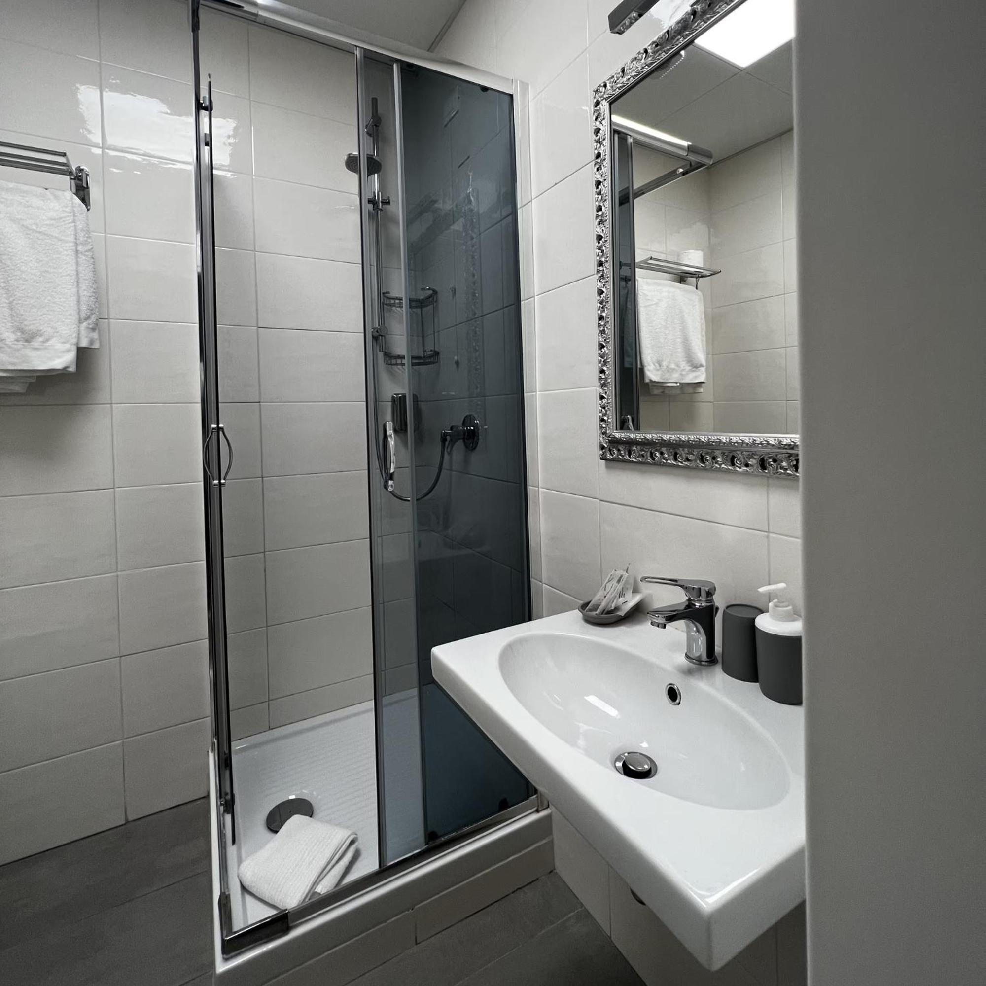 Double or Twin Room,1588277433:JPEG