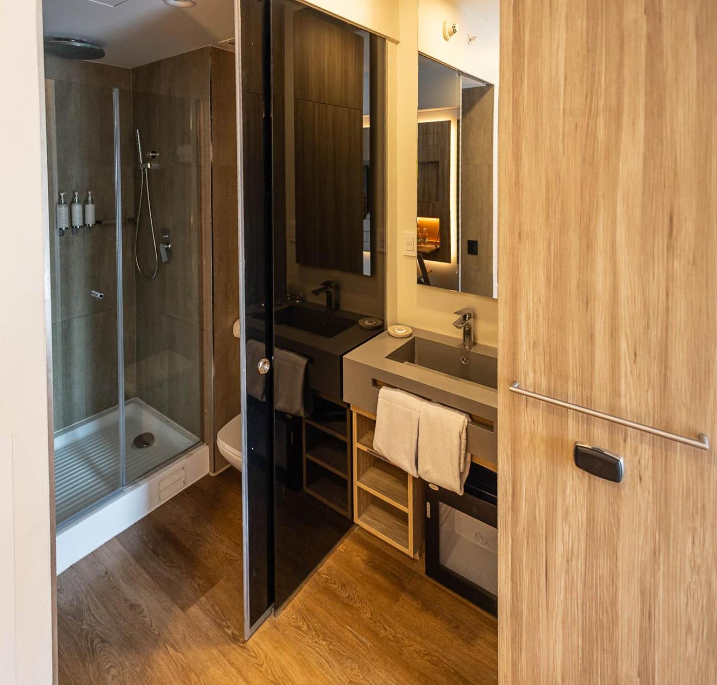 Double Room,1758490807:JPEG