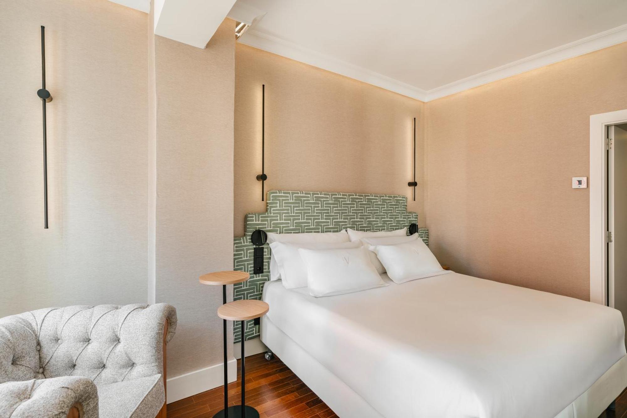Quarto Econômico com Cama de Casal ou 2 de Solteiro