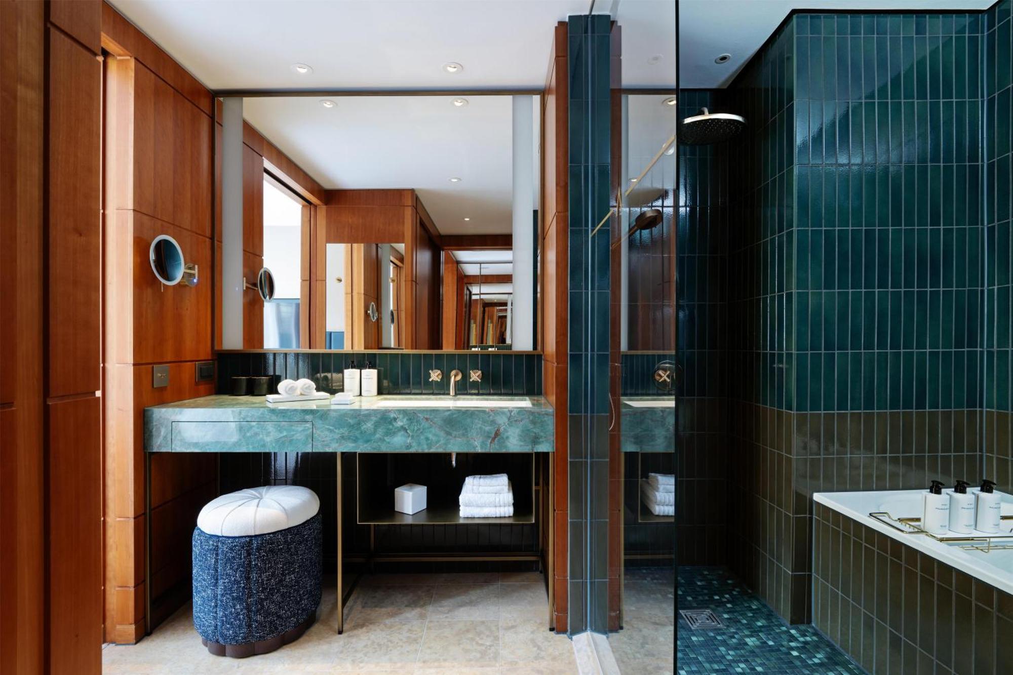 Deluxe King Room Mobility Accessible