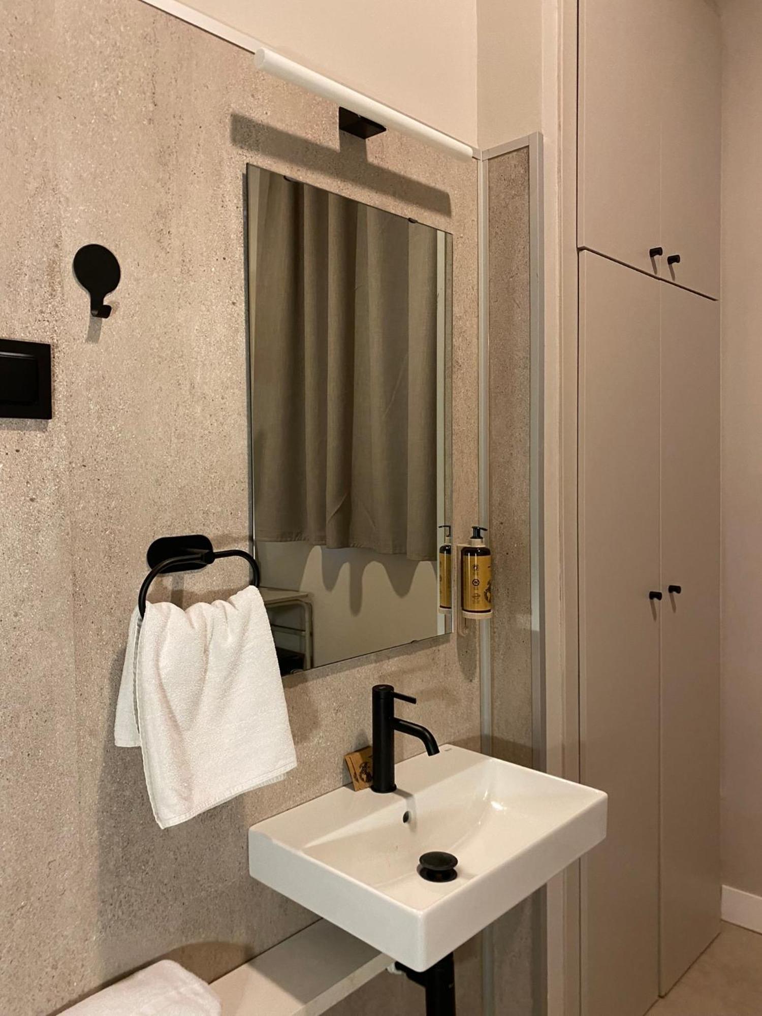 Single Room,1758557946:JPEG