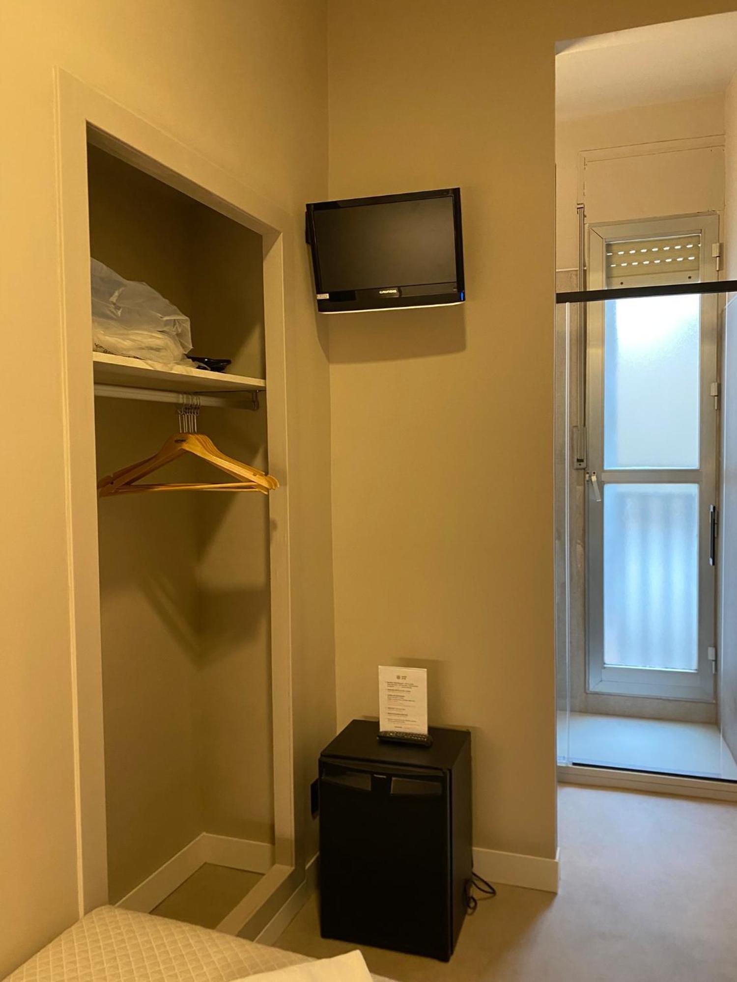 Single Room Shared Shower Toilet,1758557954:JPEG