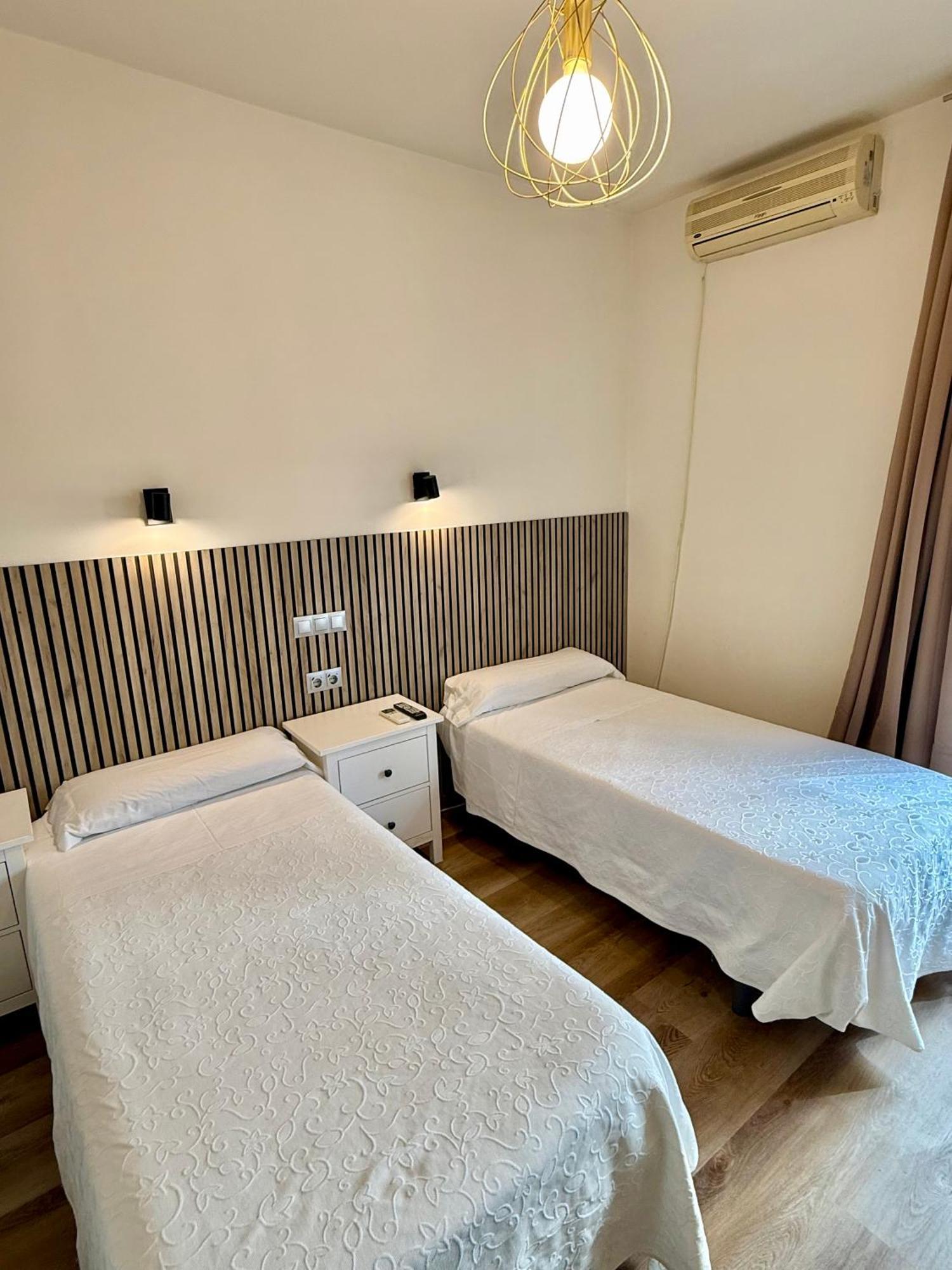 Twin Room with Shared Bathroom,1758564657:JPEG
