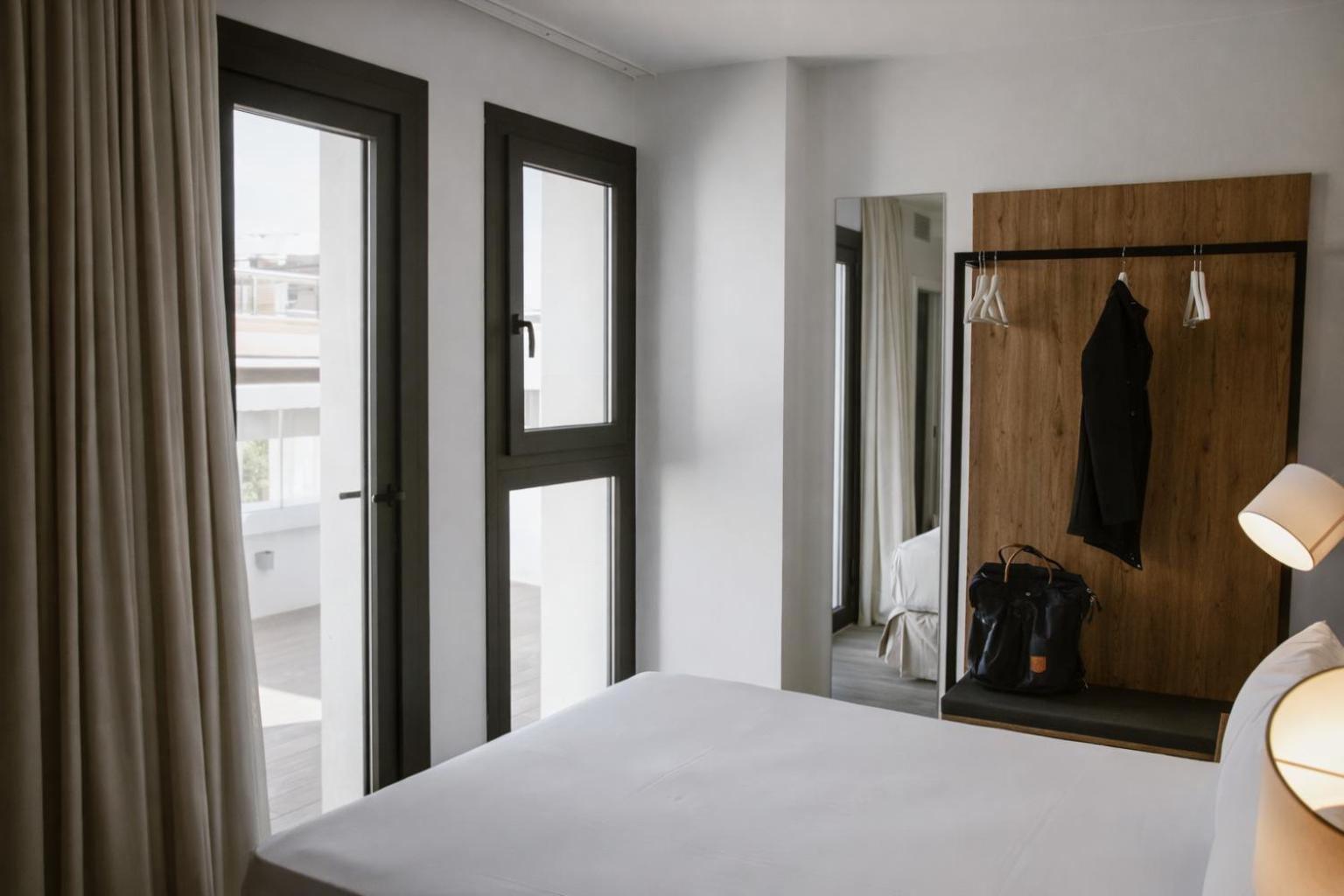 Deluxe Double Room Balcony,1758919242:JPEG