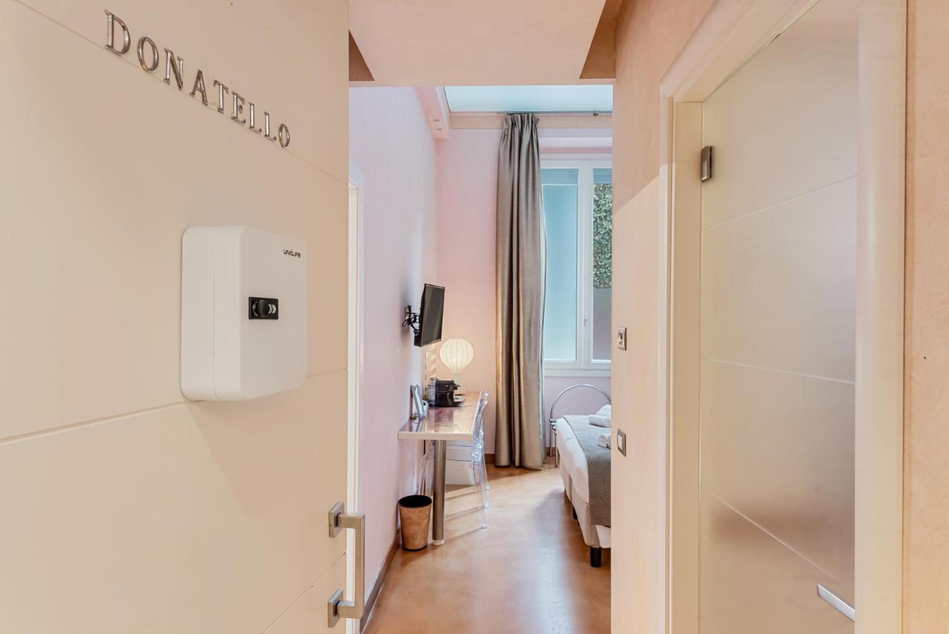 Double Room,1758955846:JPEG