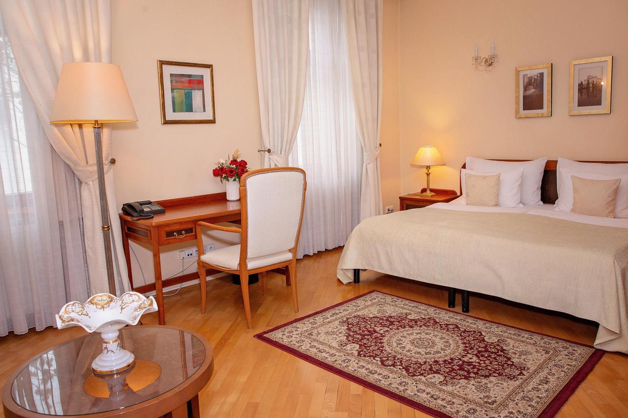 Deluxe Double Room,1758959877:JPEG