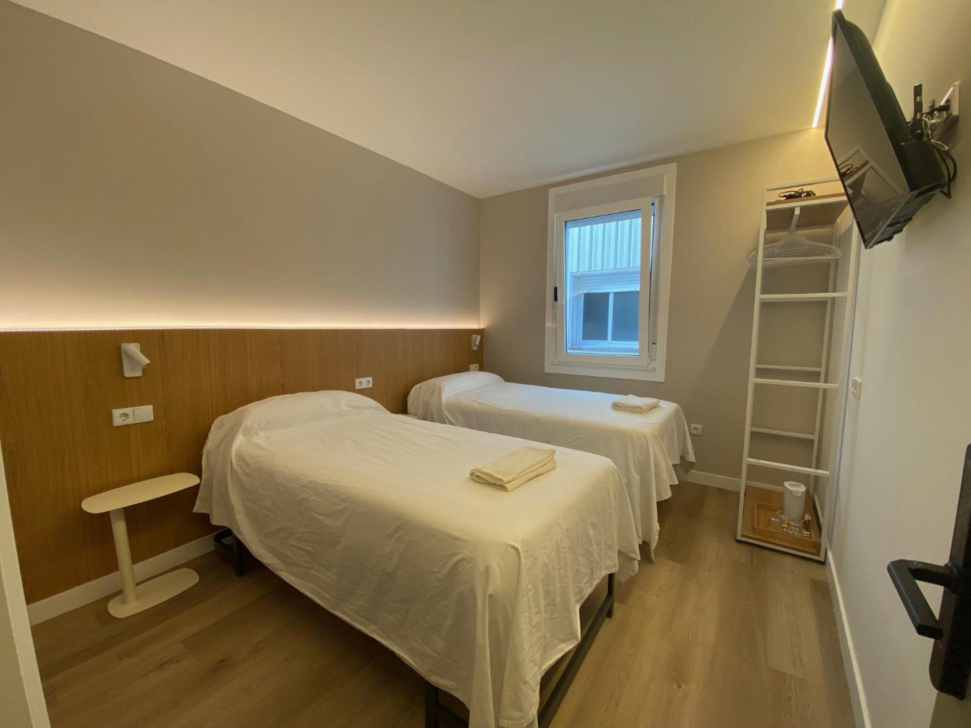 Twin Room,1766552615:JPEG
