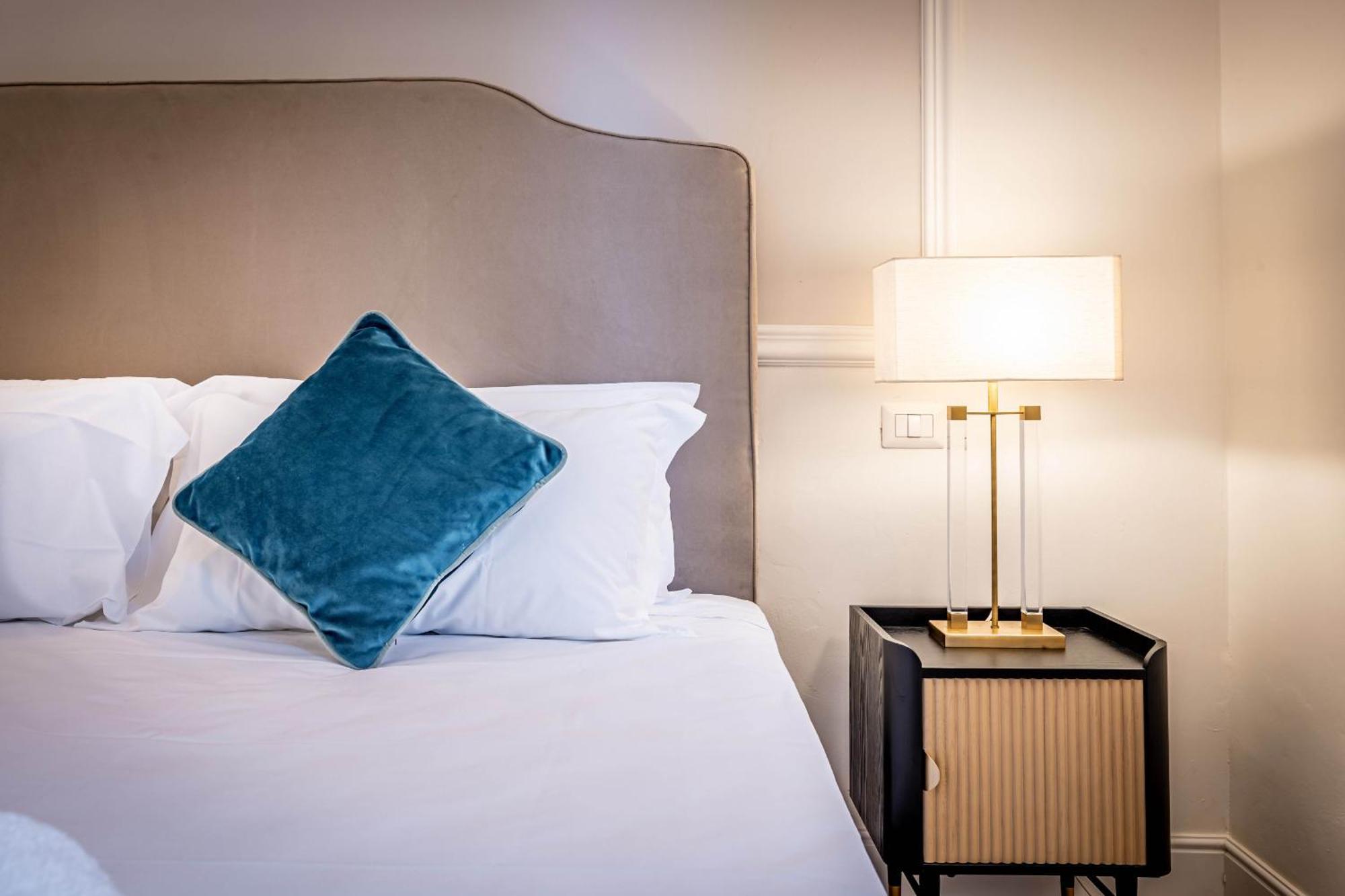 Deluxe Room,1759280963:JPEG