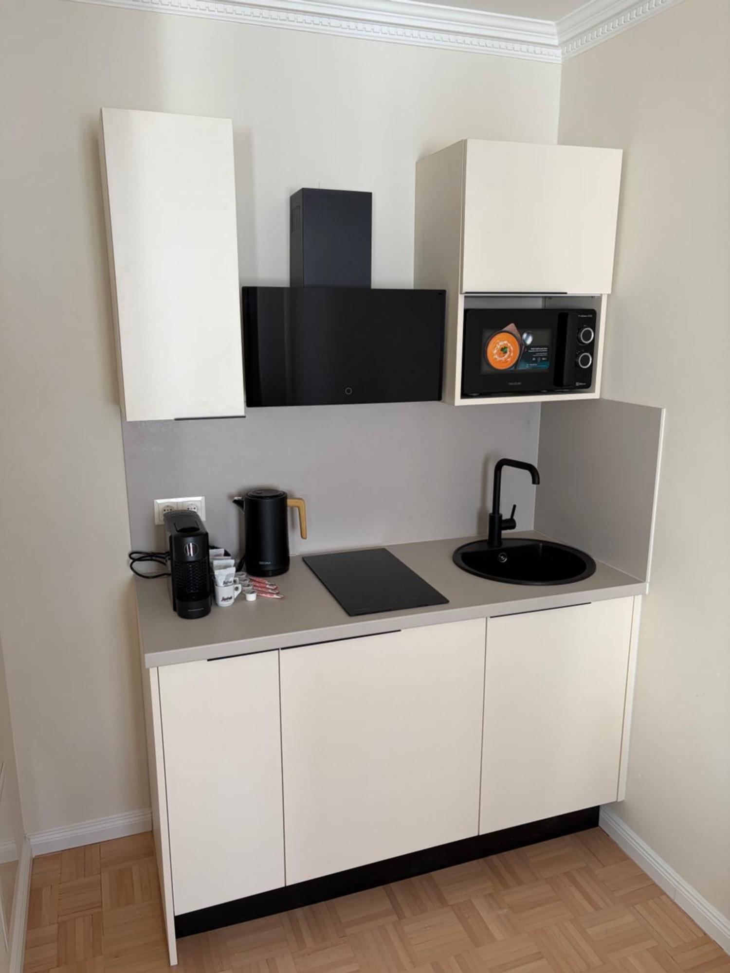 Standard Suite,1765142808:JPEG