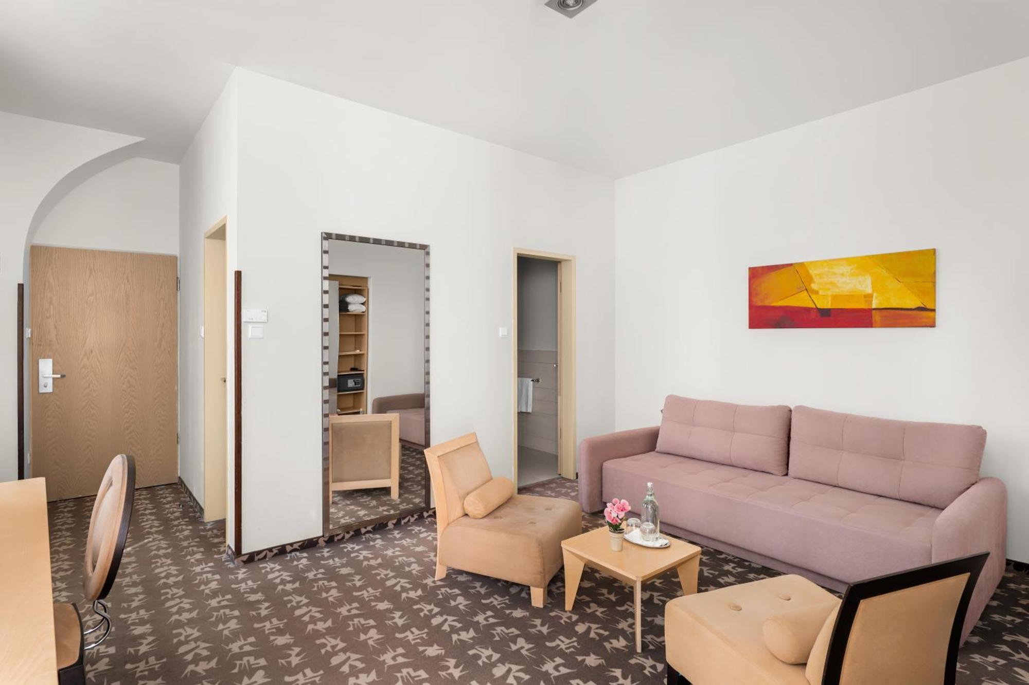 Suite Double,1765177030:JPEG