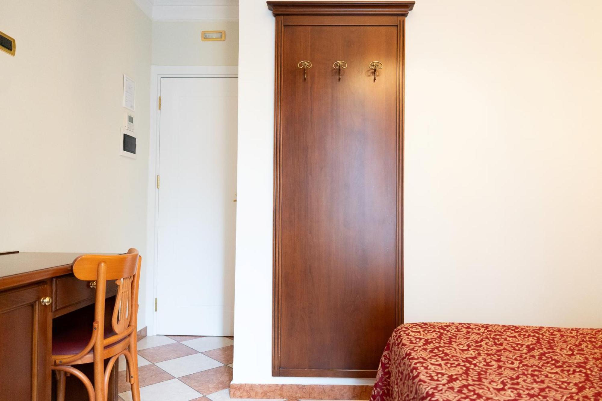 Small Double Room,1765179698:JPEG