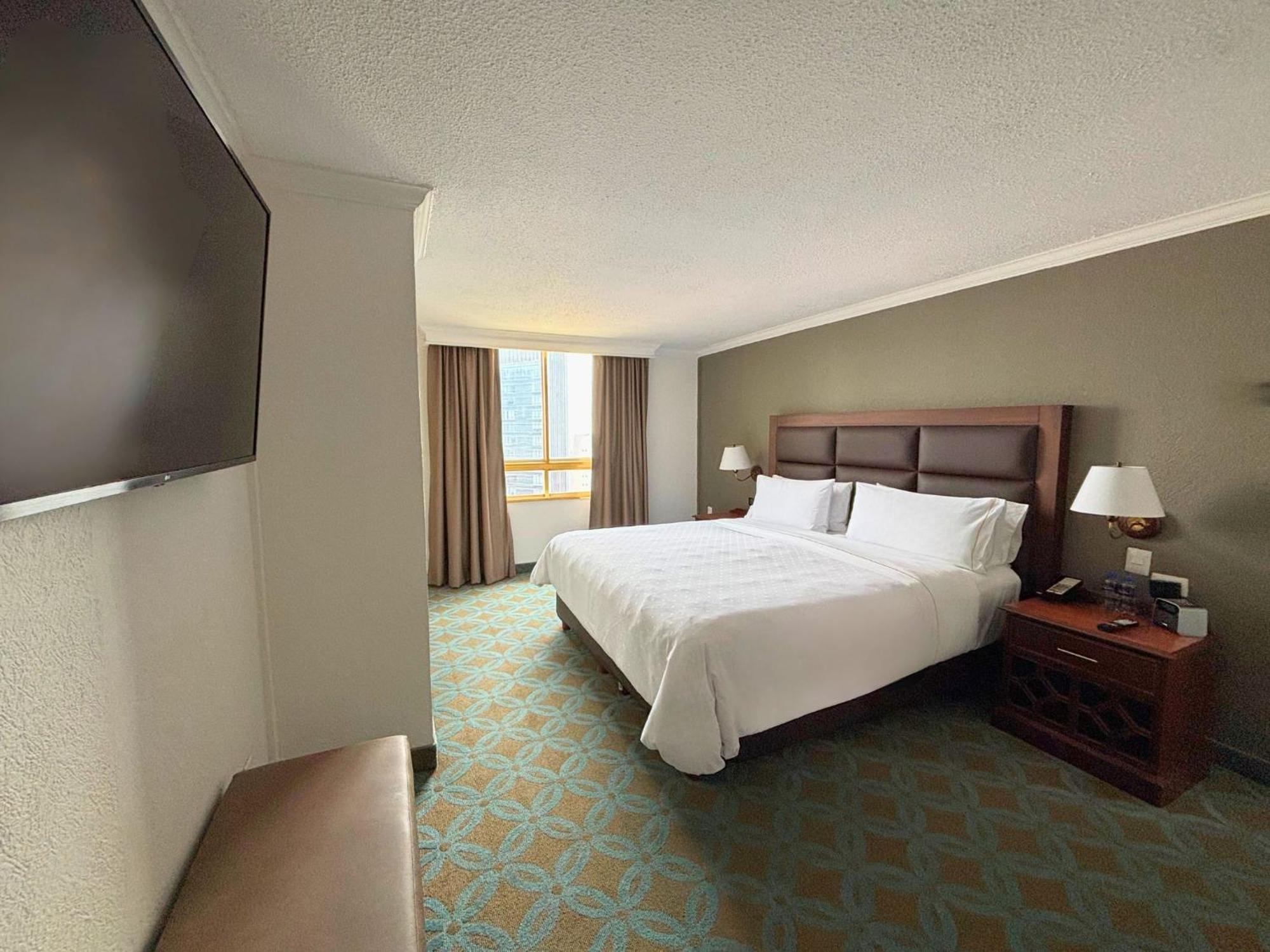 Master Suite 1 King,1765190660:JPEG