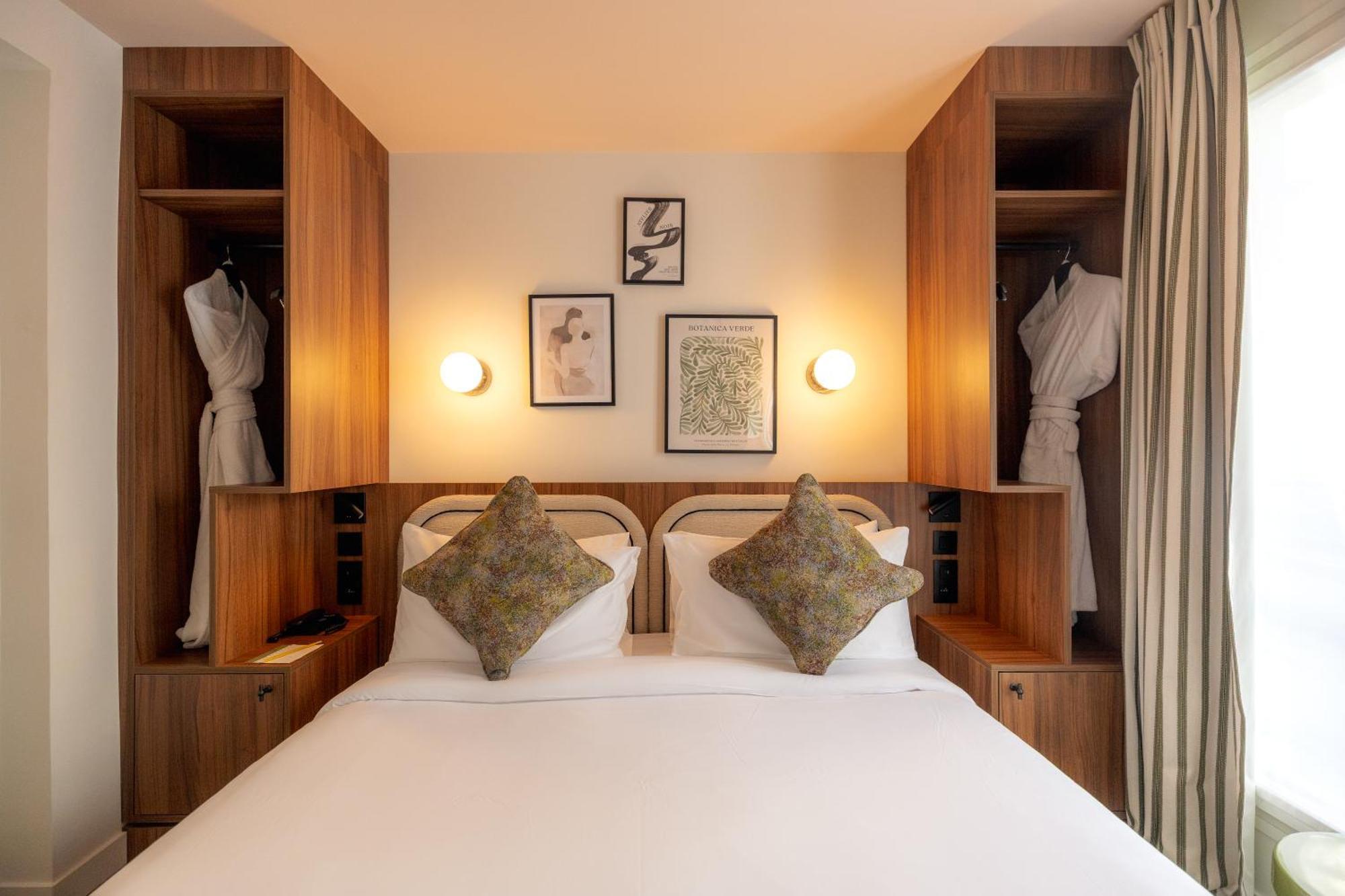 Superior Room,1765196781:JPEG