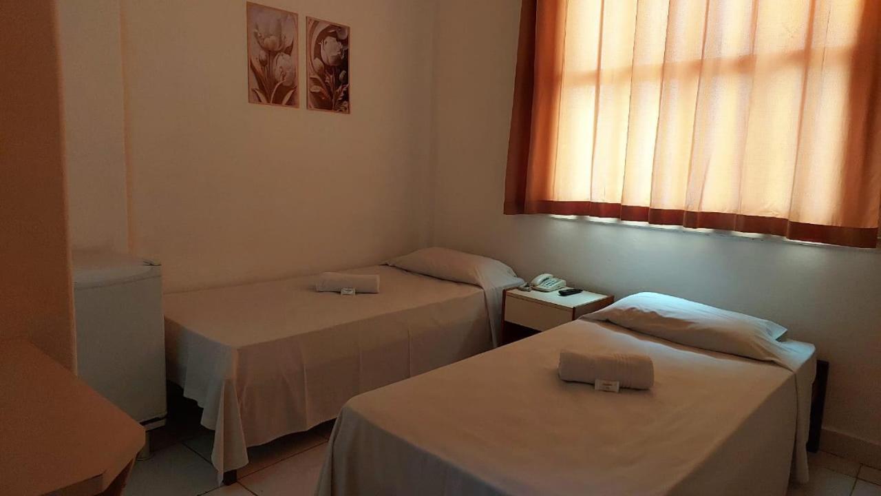 Quarto com 2 camas de solteiro com Ventilador,1765308615:JPEG