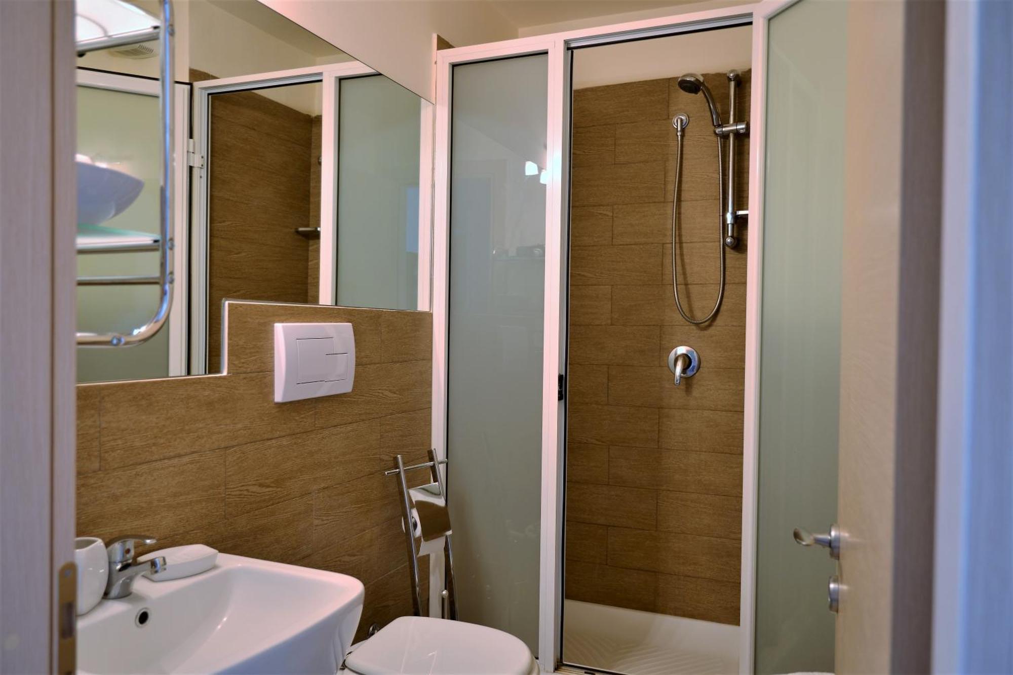Triple Room Private Bathroom,844335467:JPEG
