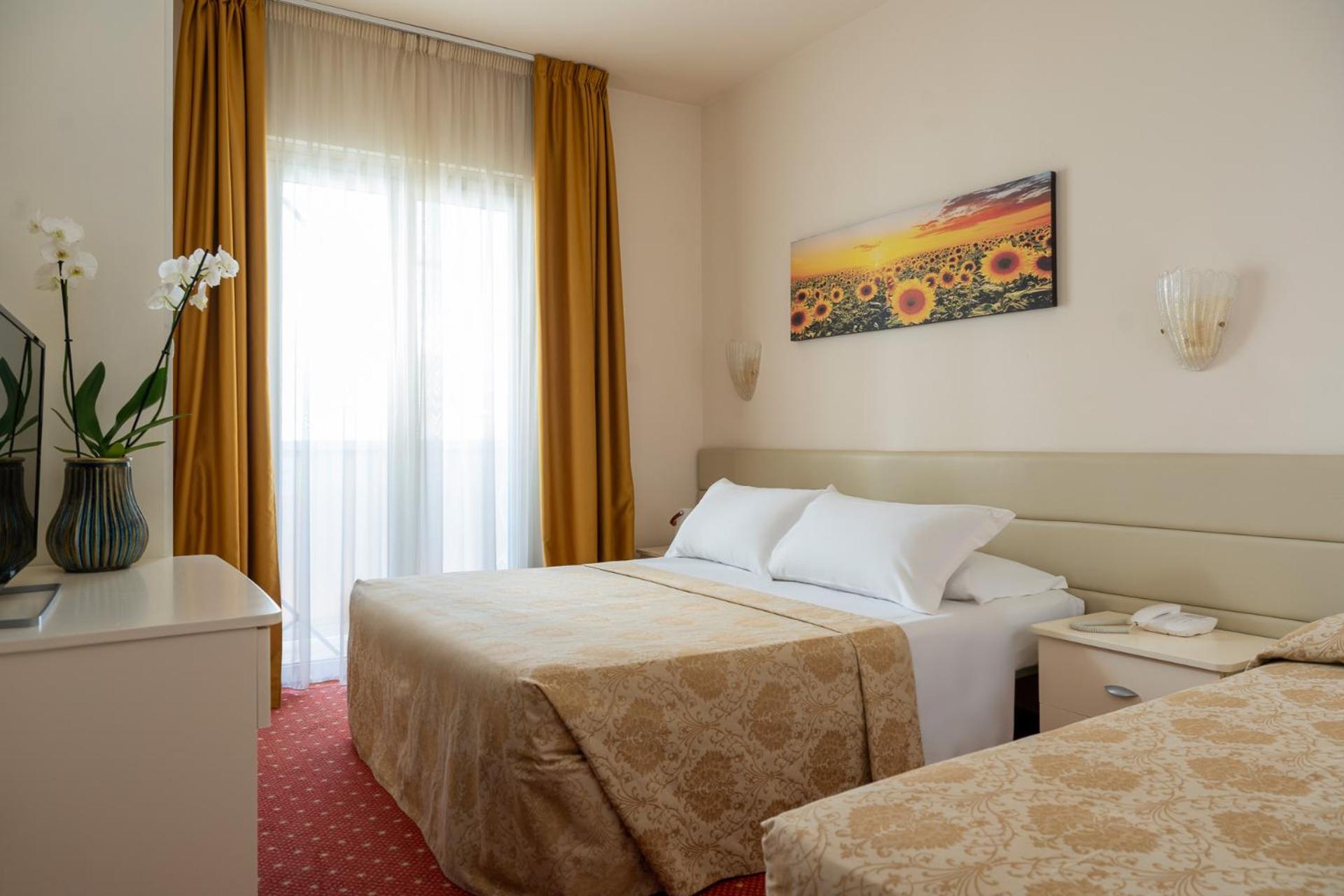 Double or Twin Room Side Sea View