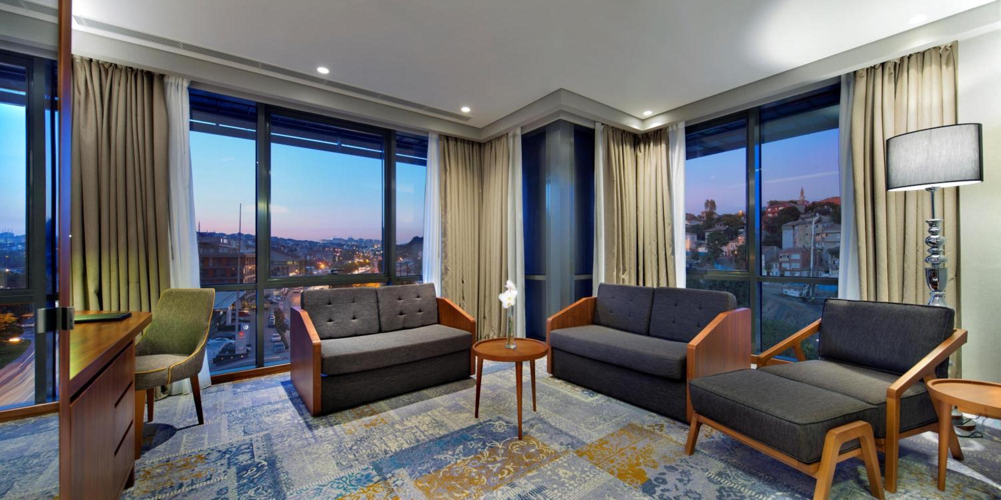 One-Bedroom King Suite,1552672969:JPEG